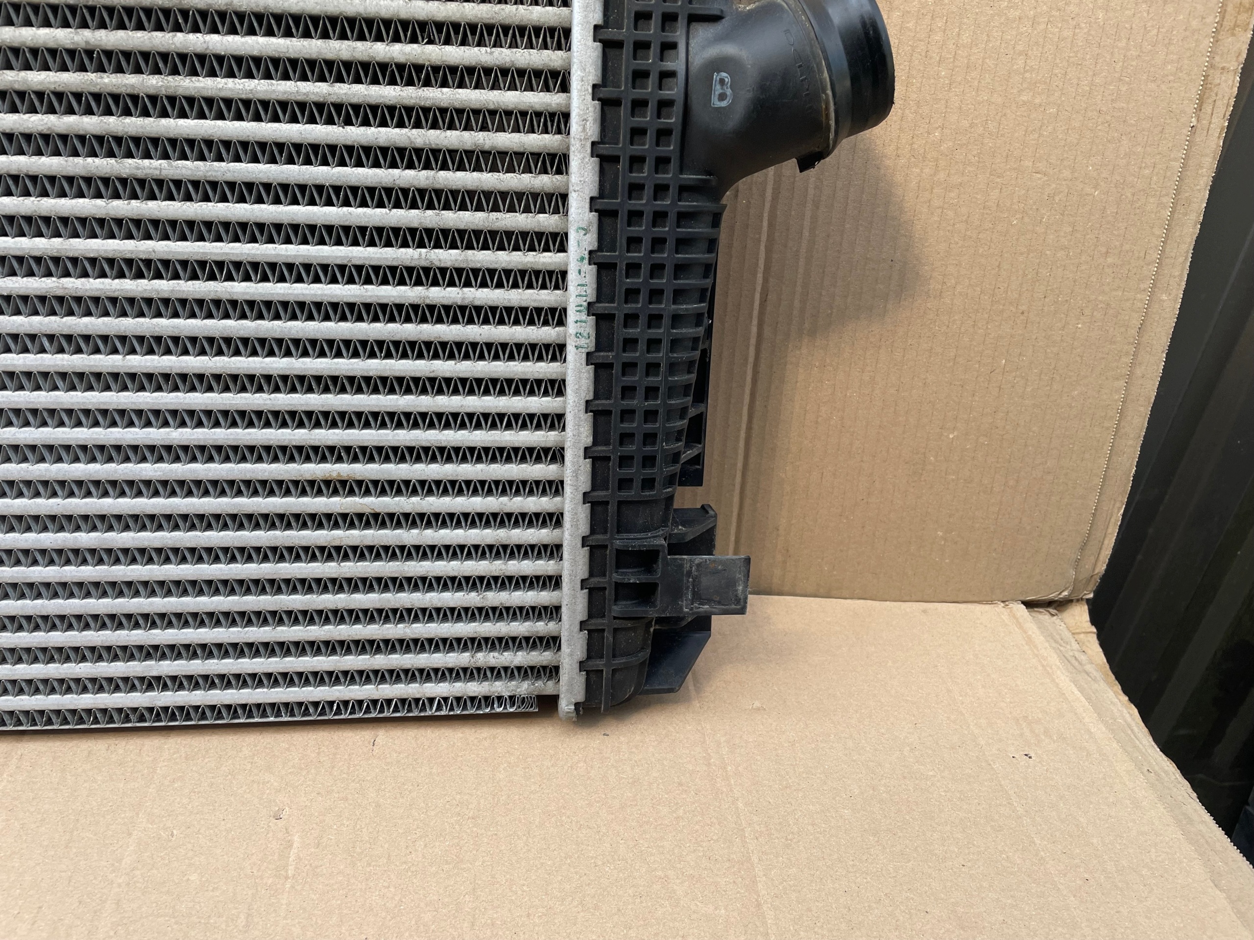 Radiateur d'eau Citroen C5 2009 OEM 13267647 image 7