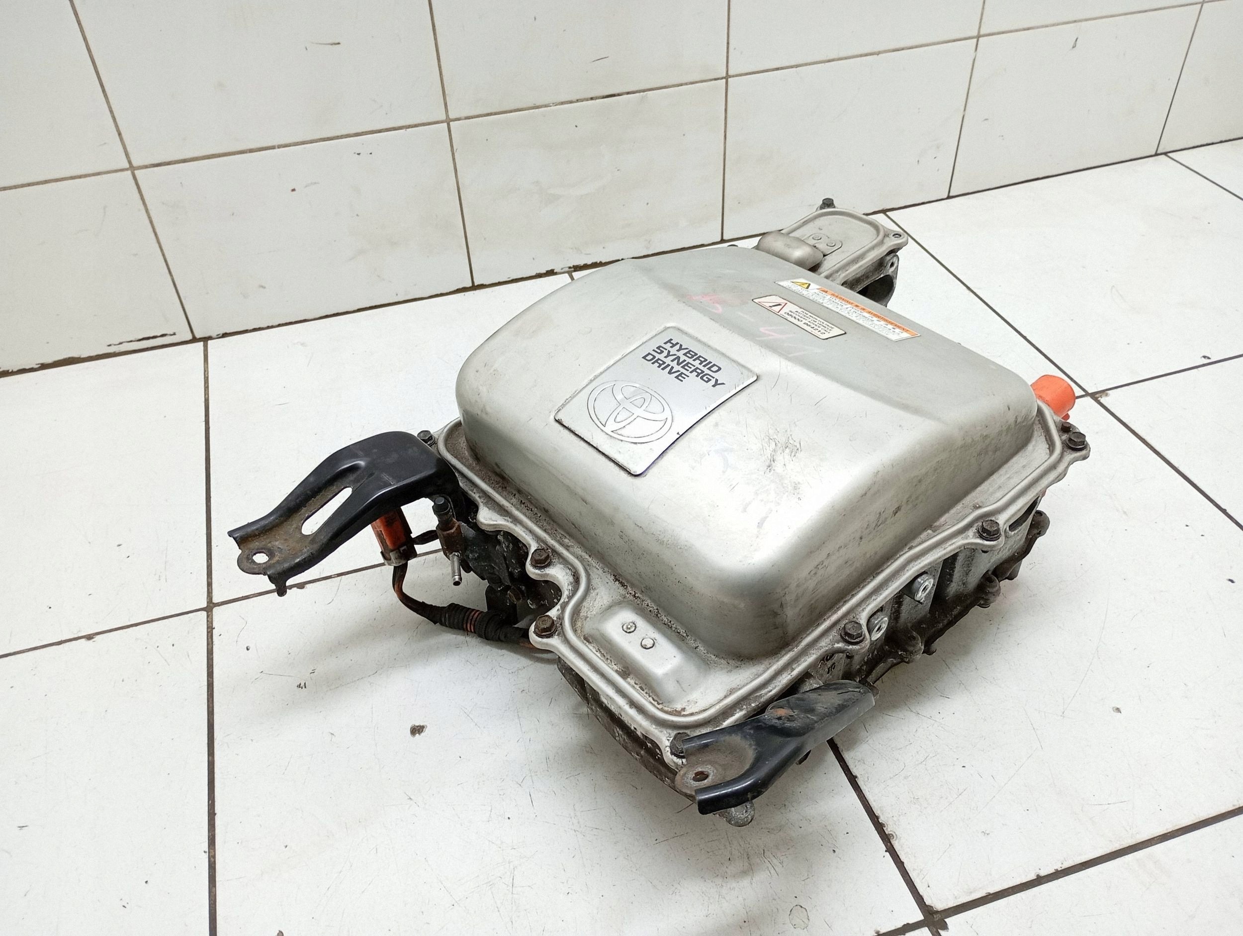Inversor Toyota G9200-47121 para Prius II - Usado image 2