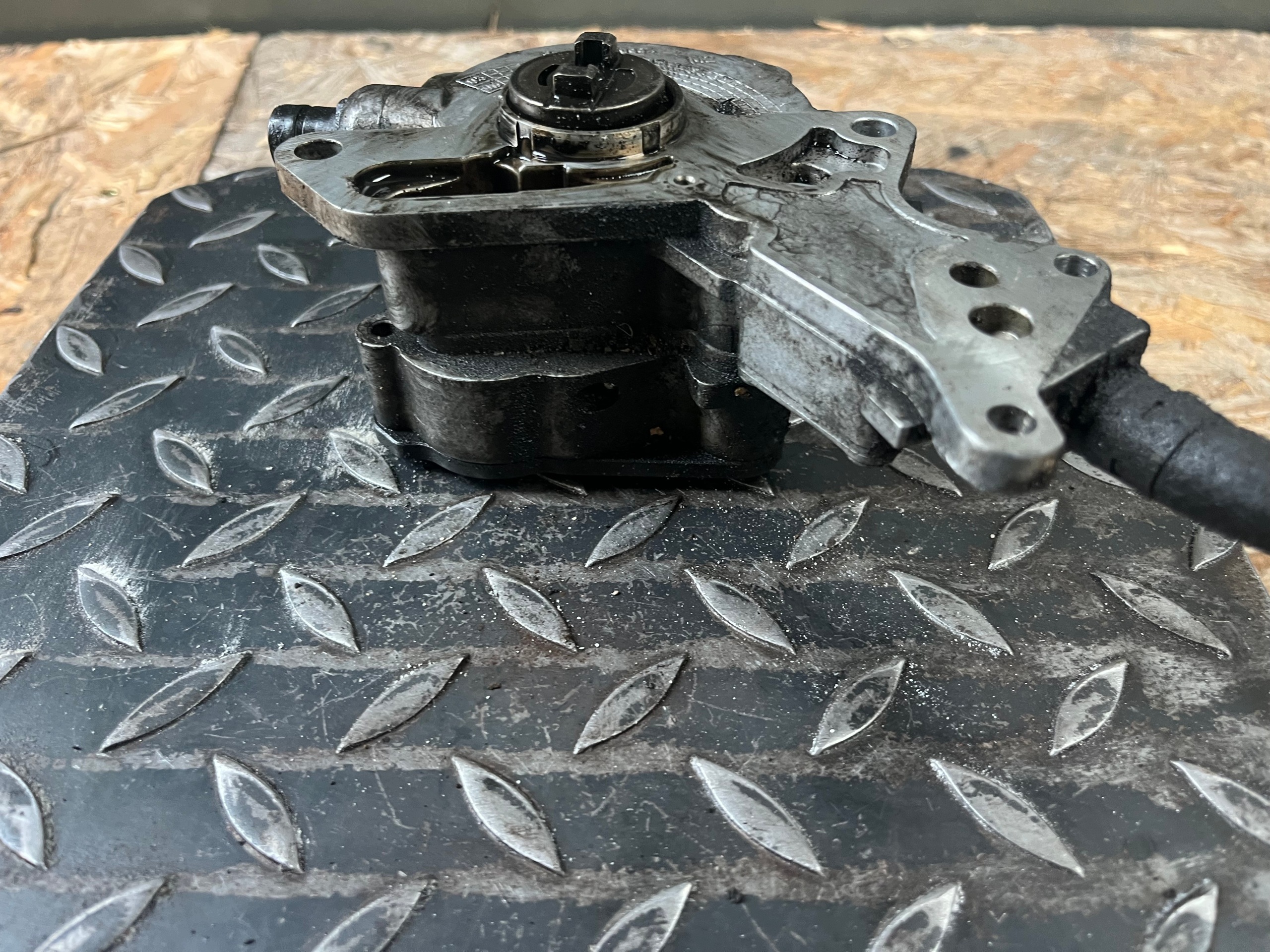 Vacuümpomp OEM 038145209K voor VW Golf V 1.9 TDI image 5