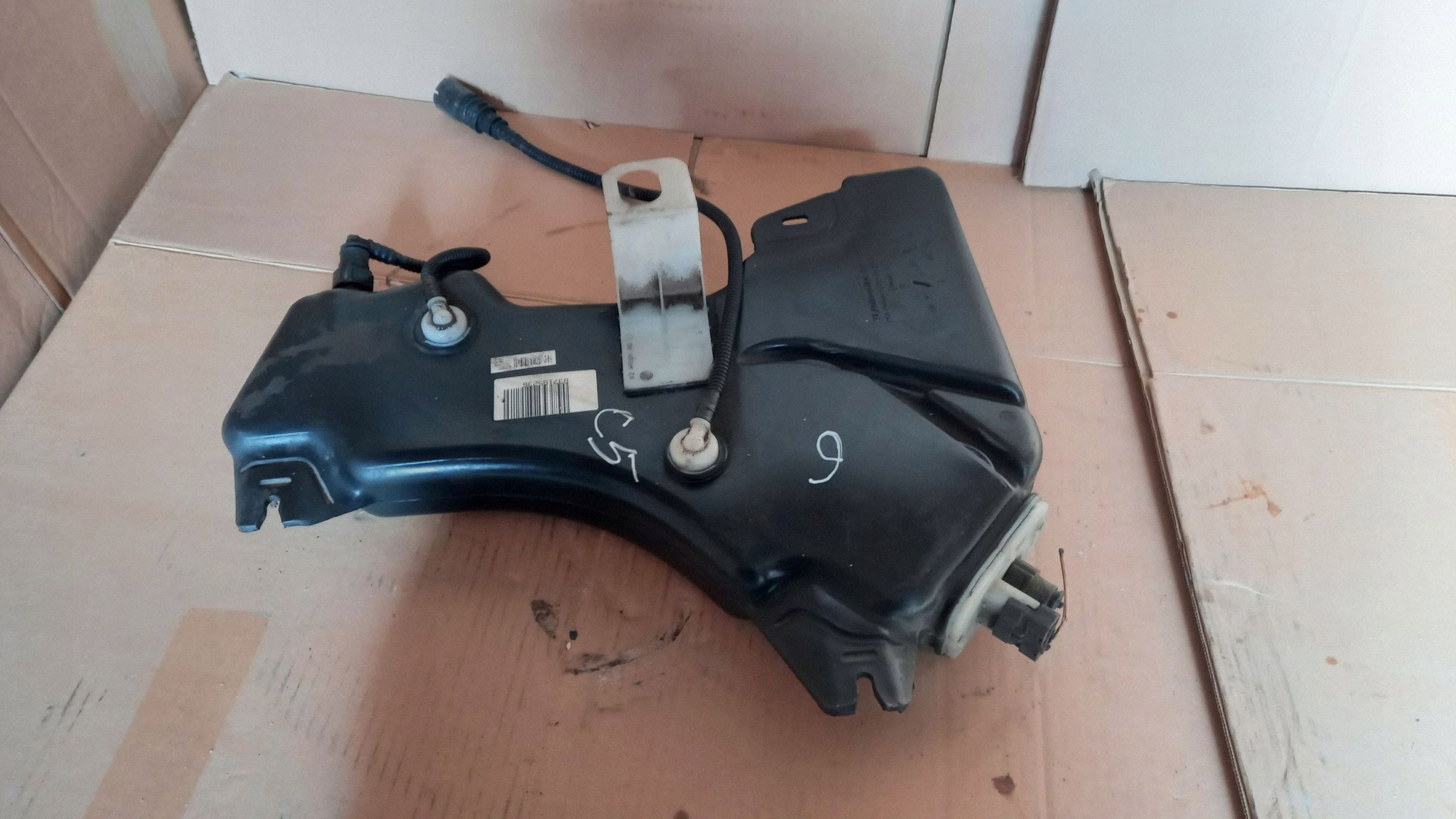 Tanque AdBlue usado OEM 09830029900 para Citroen C5 image 2