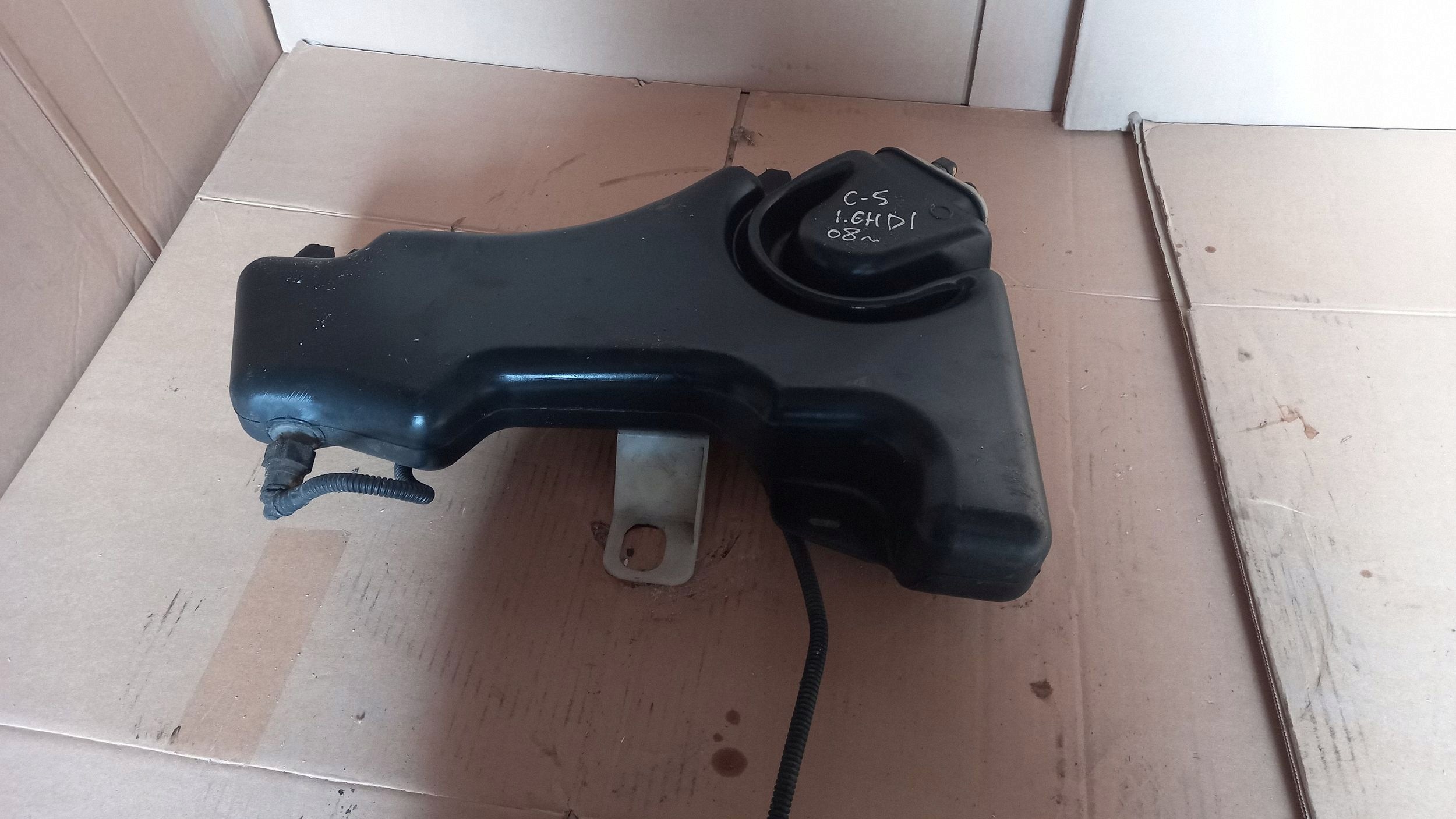 Käytetty AdBlue-säiliö OEM 09830029900 Citroen C5:lle