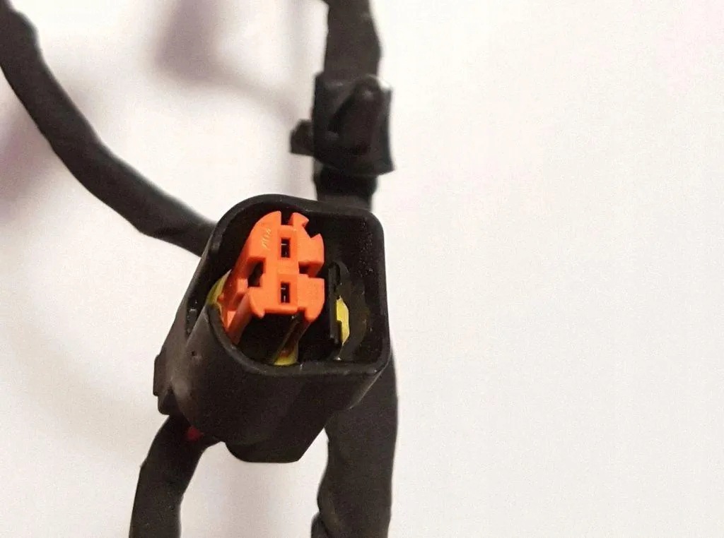 Conector inyector Hyundai Kona 2019 OEM 9162130016 image 7