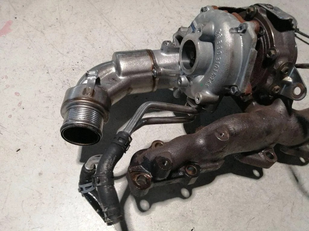 Turbocompresor OEM 04L253124 para VW Passat B8 2.0 TDI
