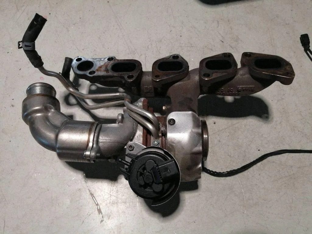 Turbocompressor OEM 04L253124 para VW Passat B8 2.0 TDI image 3