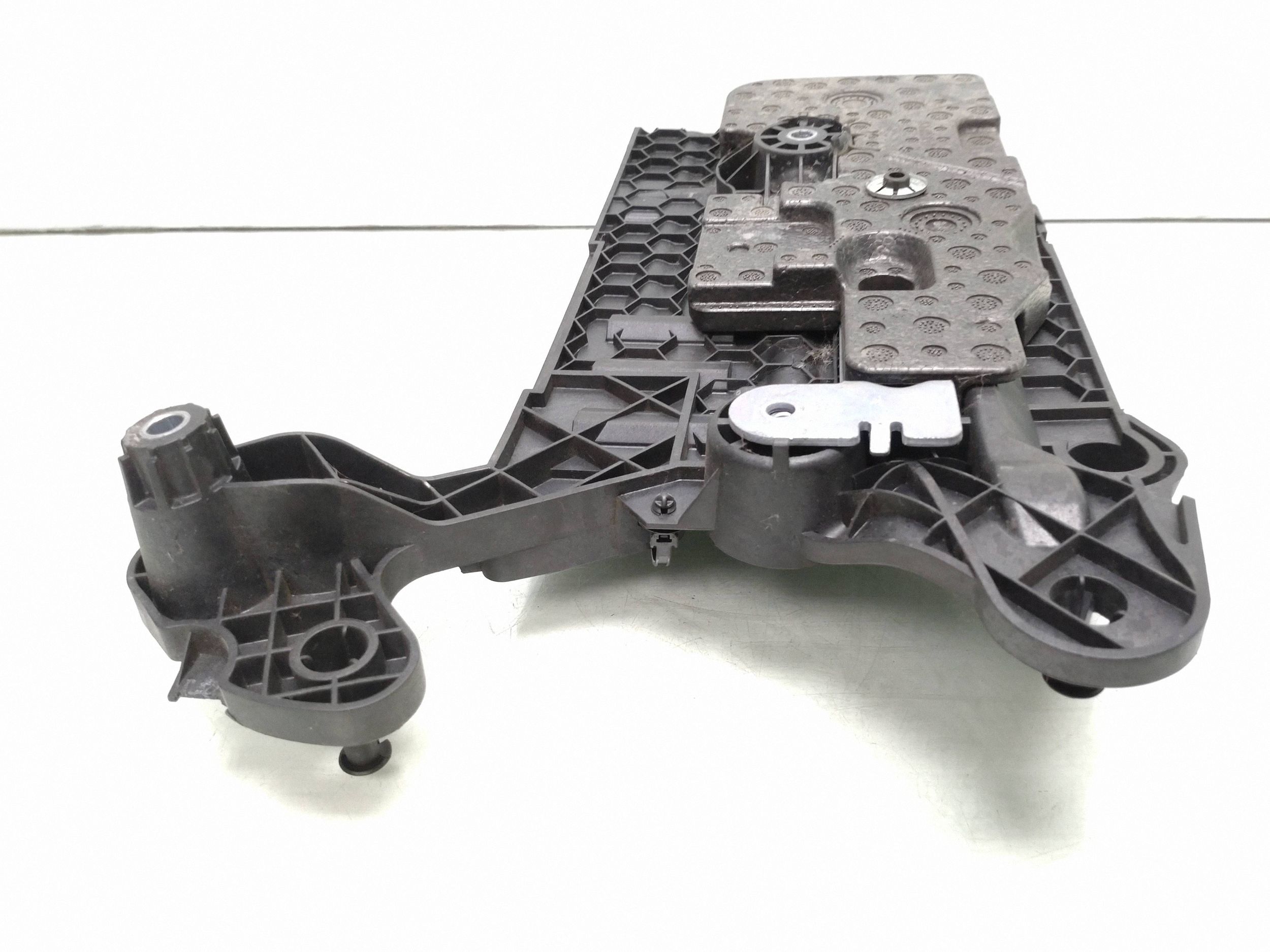 Akunpidike OEM 5Q0915331K Skodalle, VW:lle, Seatille