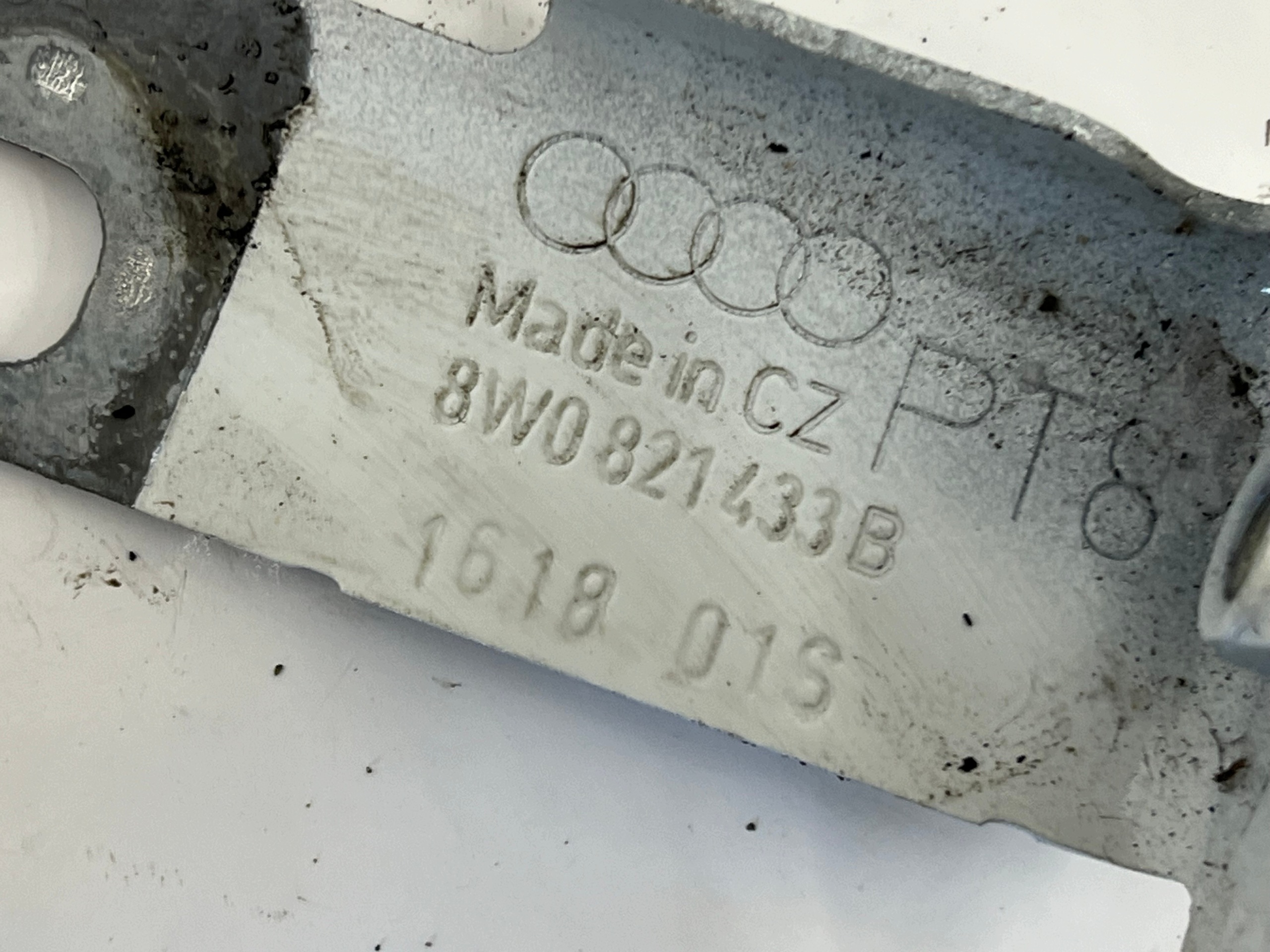 Suporte para-guarda Audi A4 B8 esquerdo dianteiro OEM 8W0821135C image 3