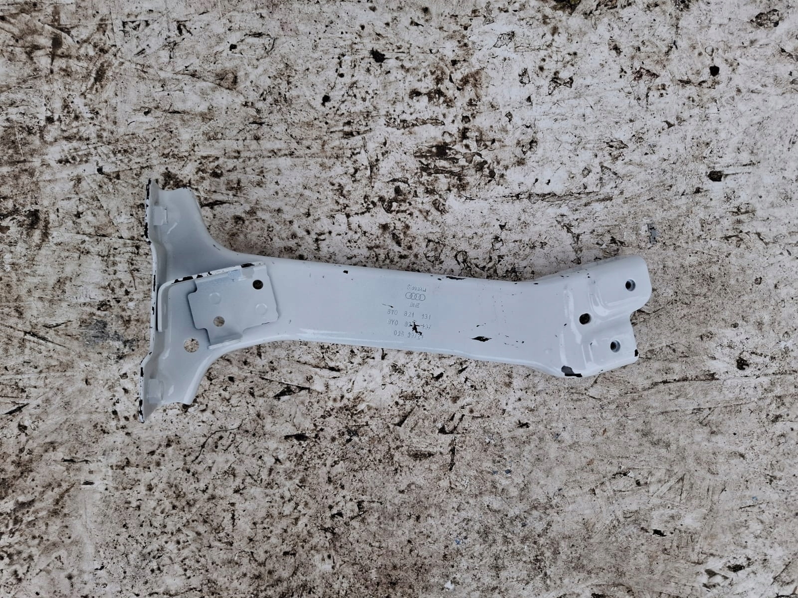 OEM 8Y0821131 Left Front Mudguard Bracket for Audi A3 8Y image 3