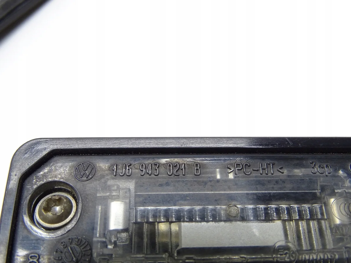 Luz Matrícula VW Passat CC B6 Usada OEM image 4