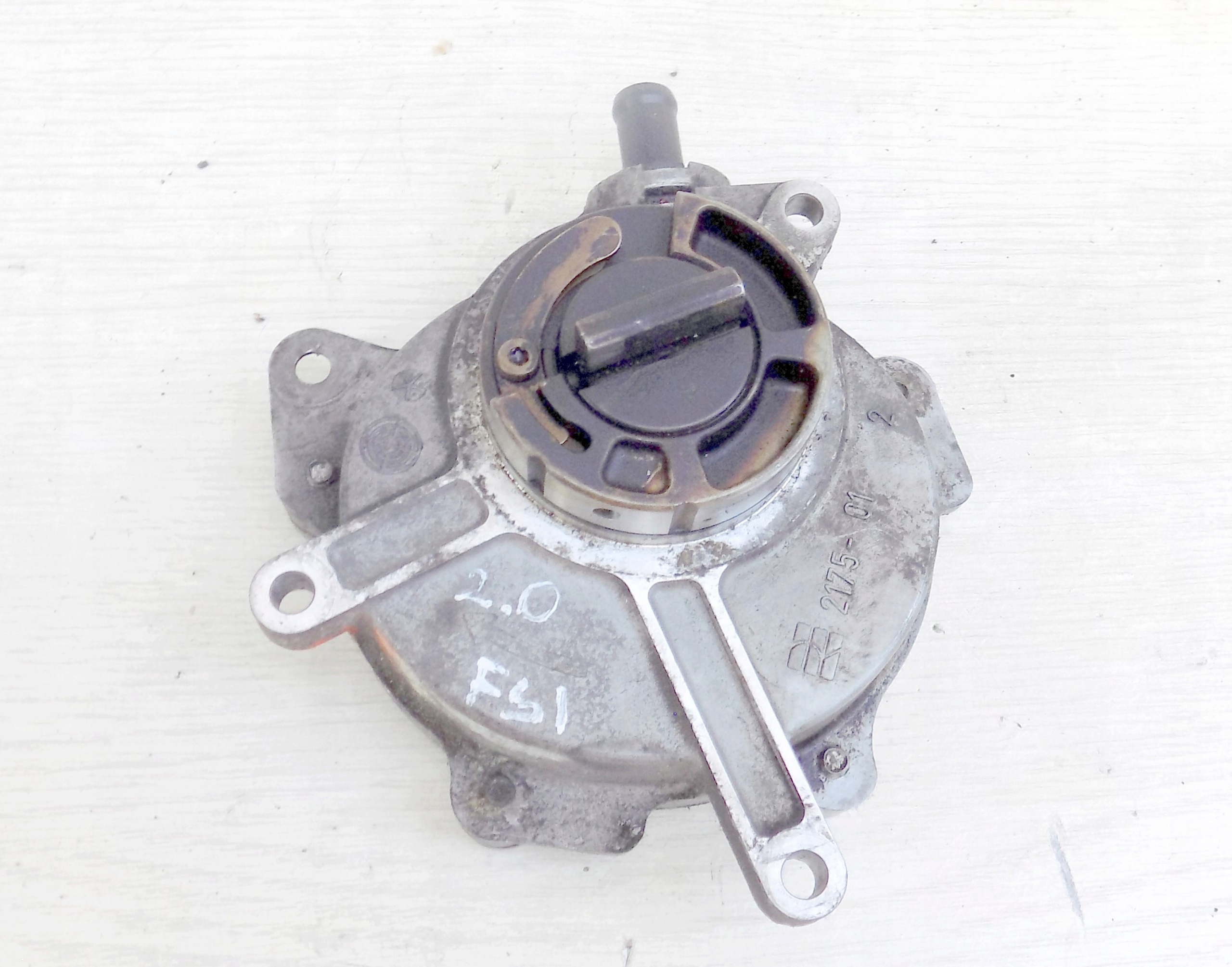Pompe à vide Audi OE 06D145100D - Occasion image 2