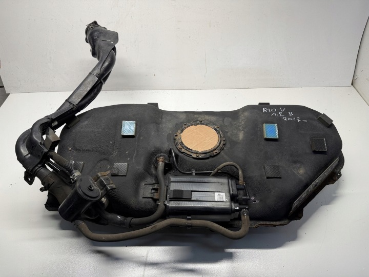 Kia OE 31100-H8100 polttoainesäiliö bensiini