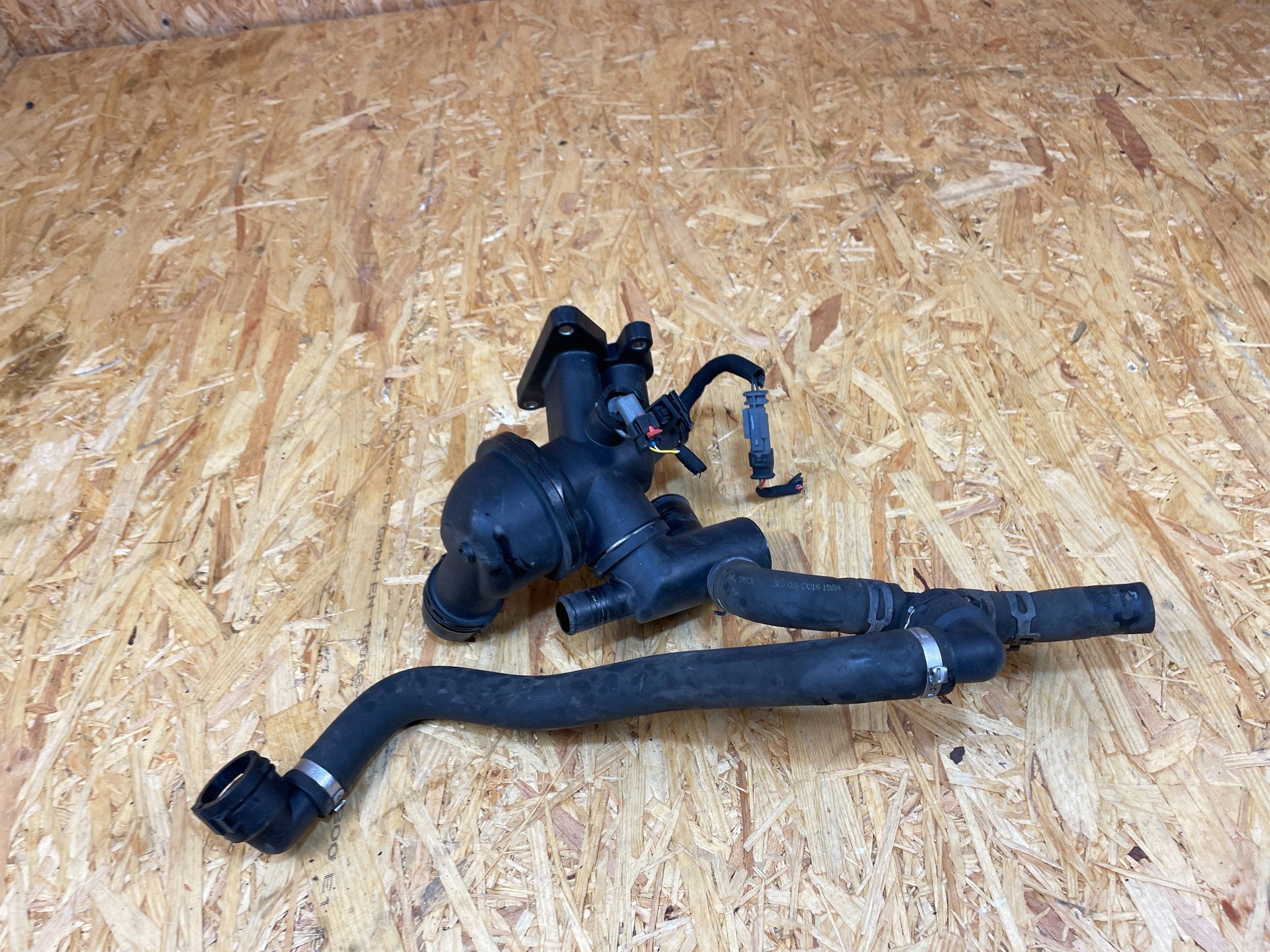 Jaguar XE Thermostat OEM G4D3-8575-AD 2.0D Diesel image 9