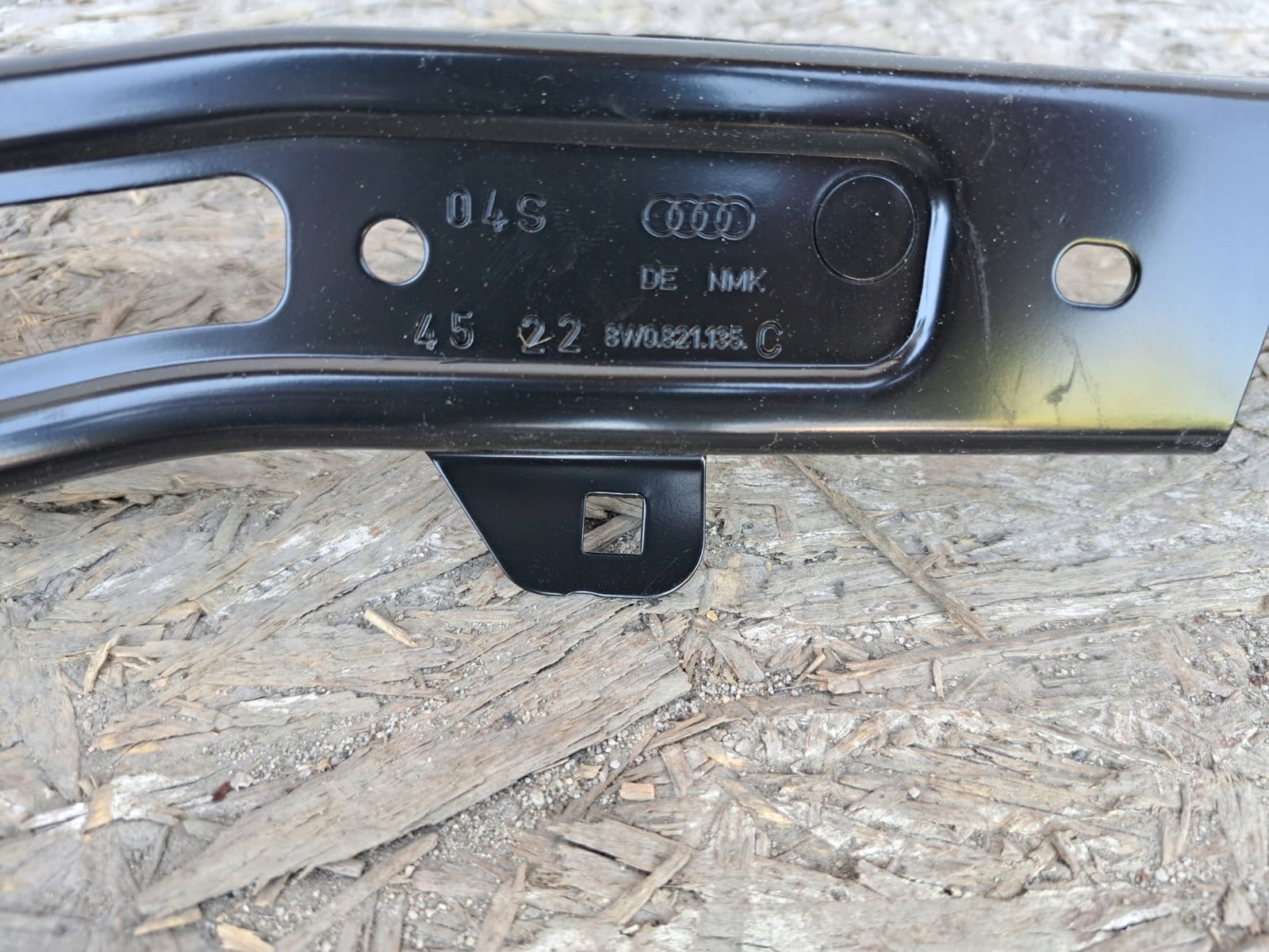Support de garde-boue avant droit Audi A4 B9 OEM 8W0821136C image 3