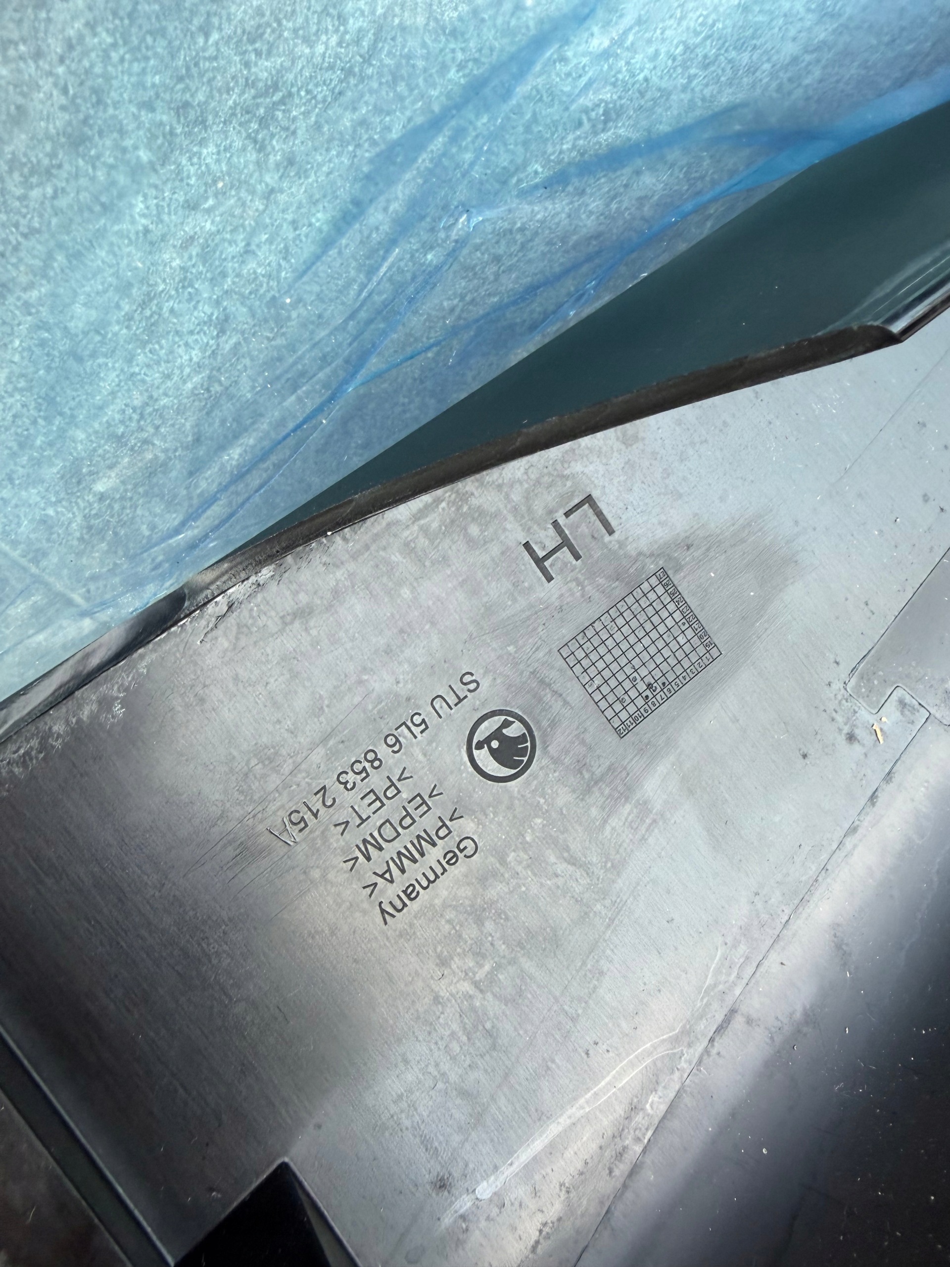 Skoda Yeti Heckleuchten-Säulenabdeckung OEM 5L6853215A image 6