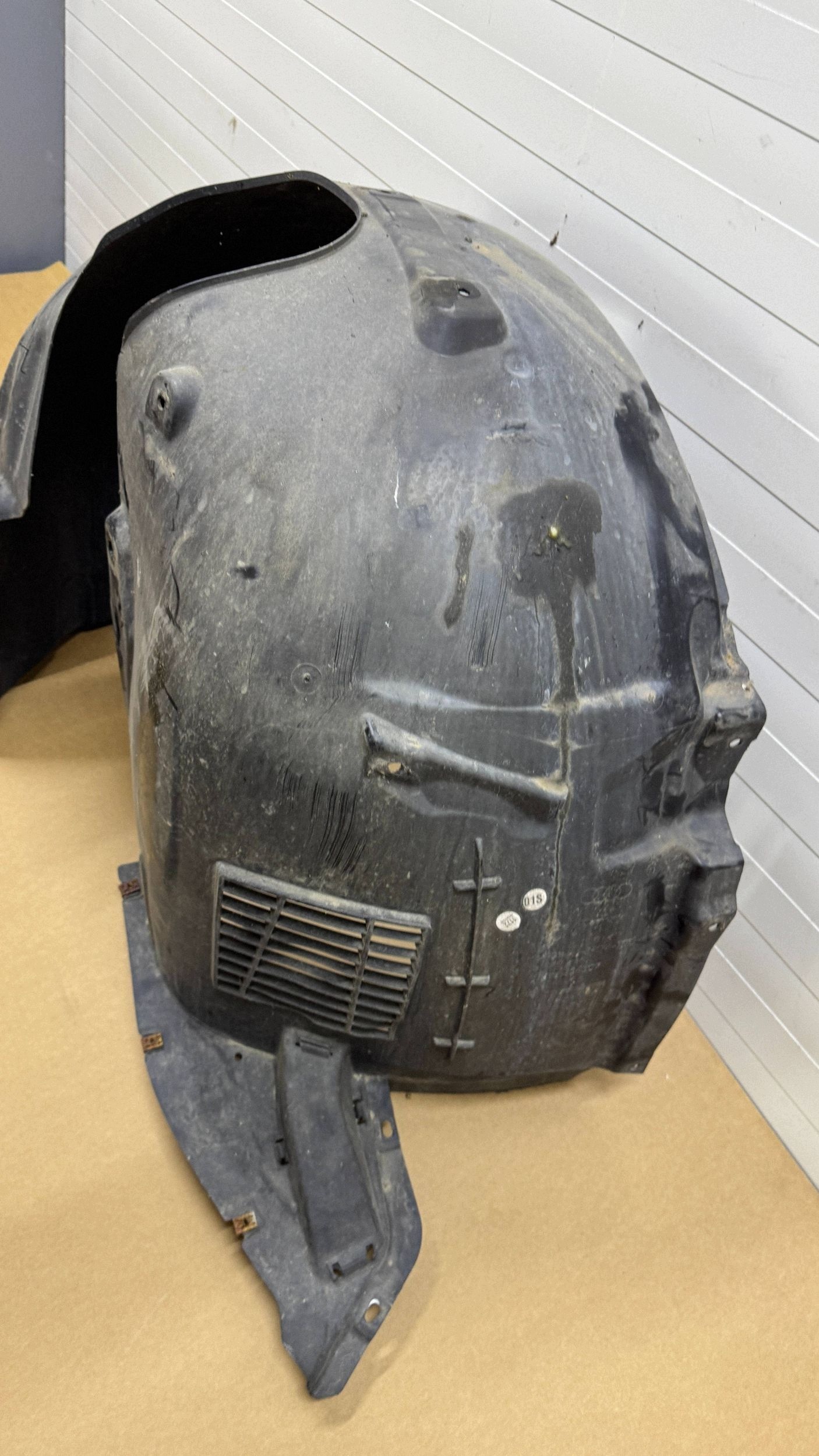 Audi A3 8Y etu vasen lokasuoja OEM 8Y0821171K