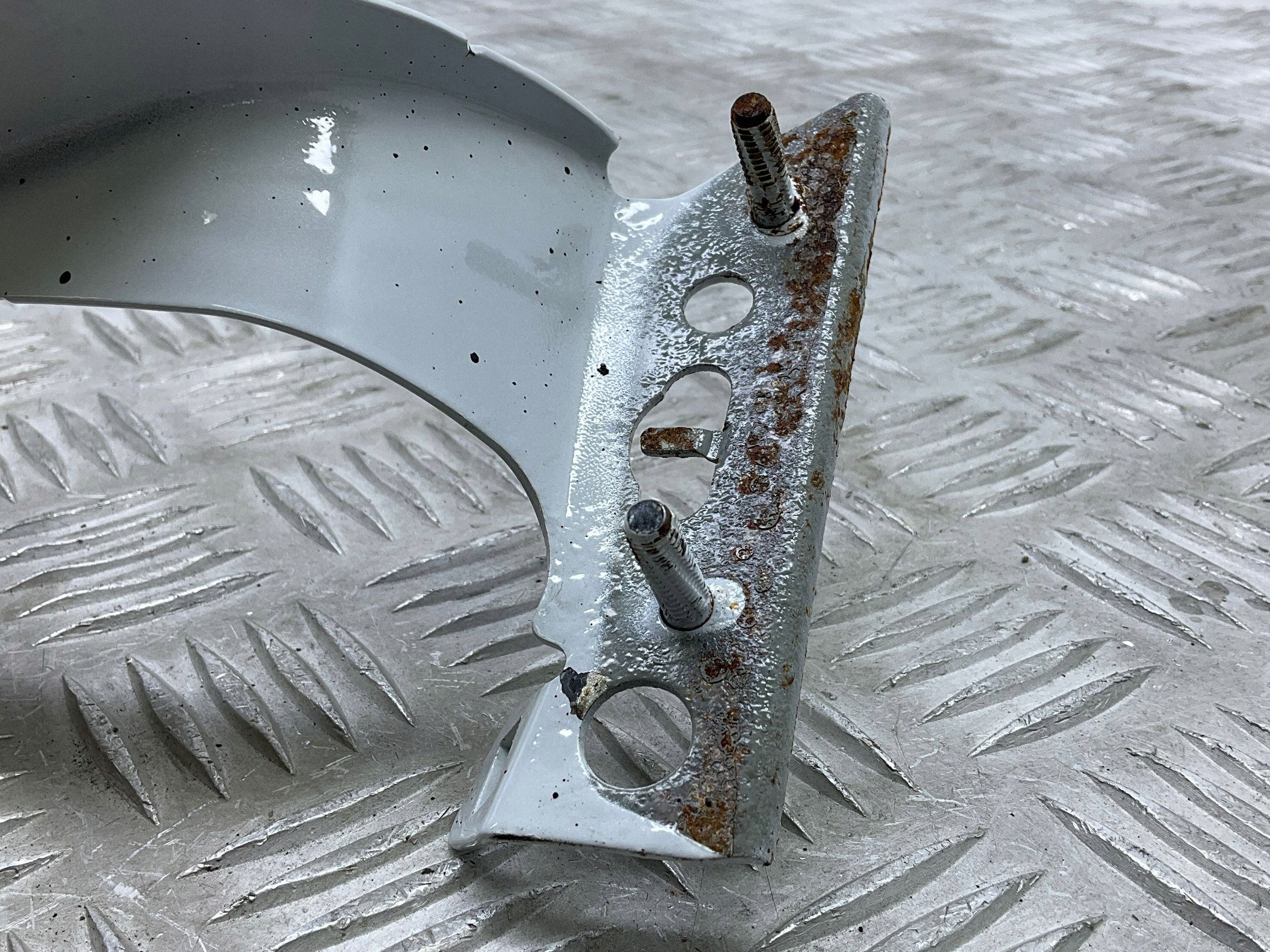 Gebrauchter vorderer rechter Kotflügelhalter OEM 8K0821136J image 10