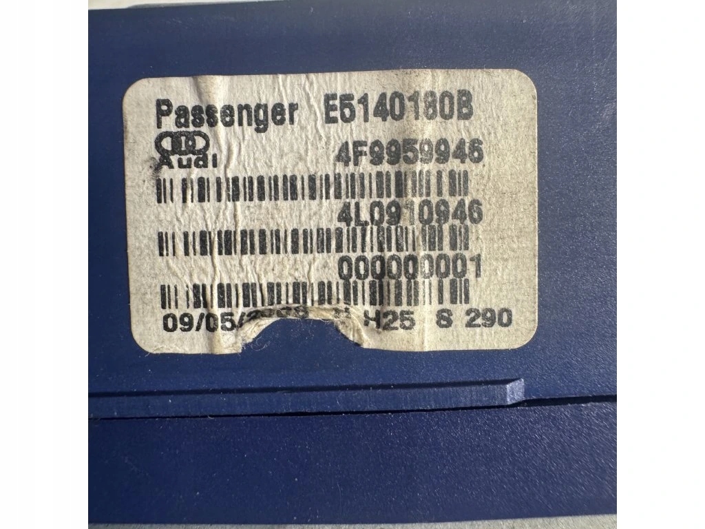 Audi Q7 Tailgate Hinge Actuator Right OEM 4L0910946 image 2