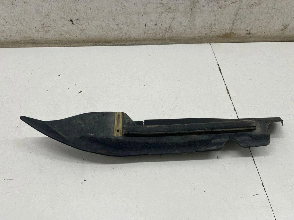 Toyota Hilux motorhuvelåsöverdrag höger sida OEM 538070K130