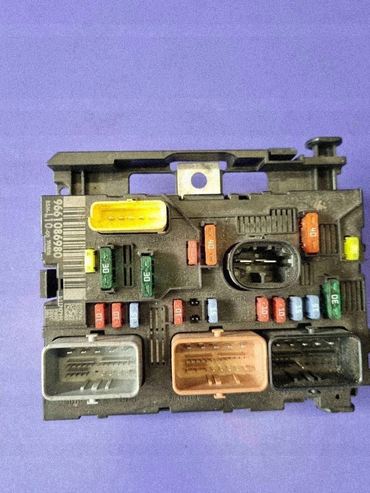 Sulakekaappi OEM 9661086980 Peugeot 207 1.4 16V