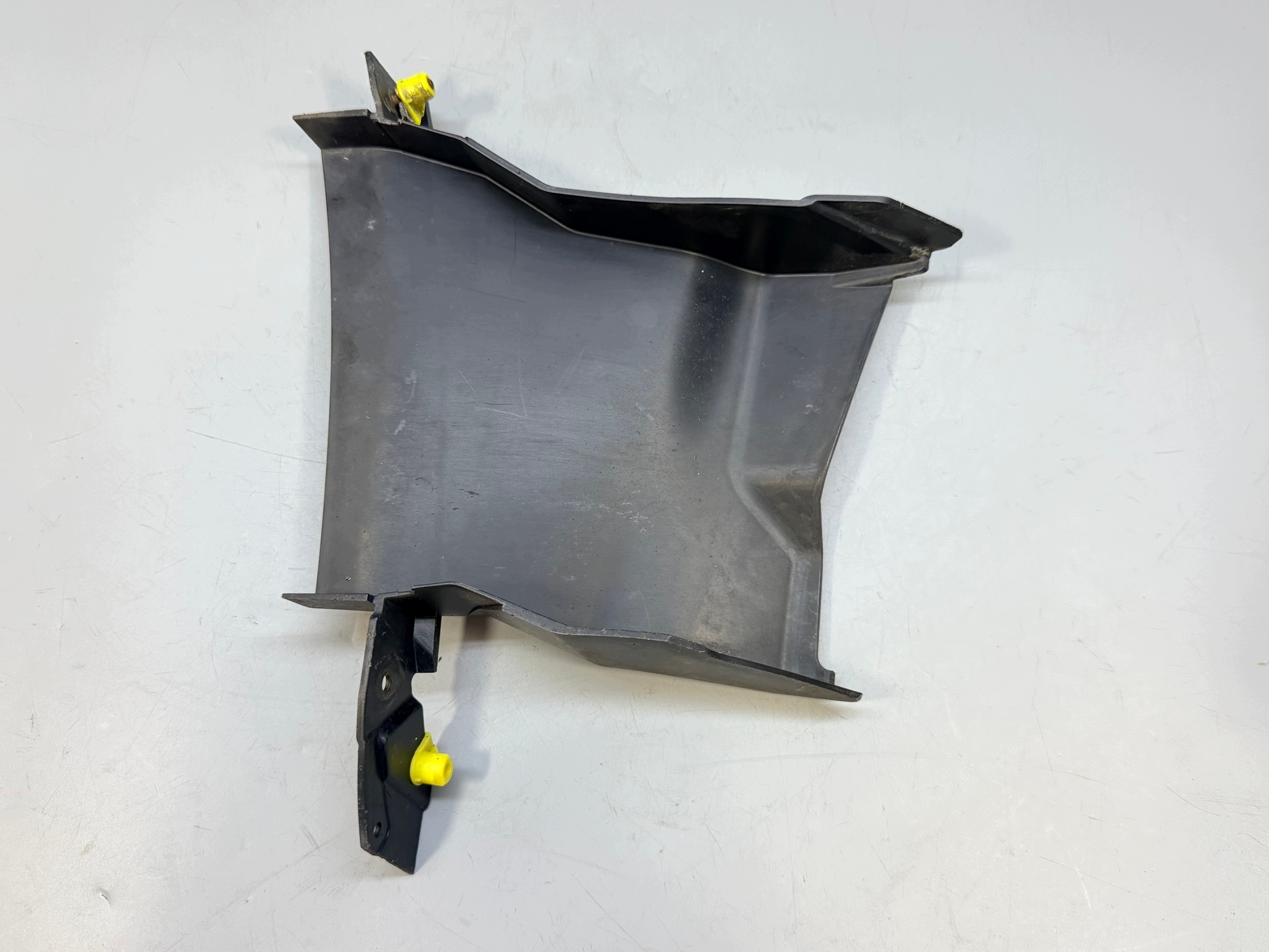 Audi A4 S4 B9 Radiatorrooster OEM 8W0121764A image 2