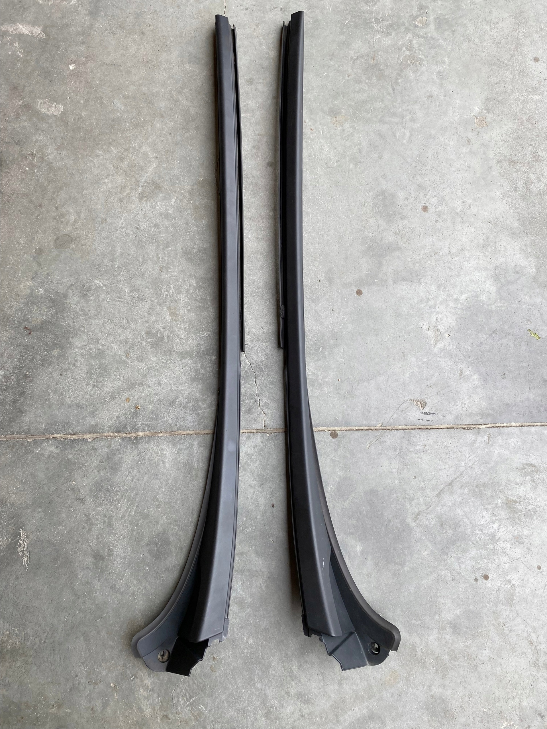 Junta parabrisas esquerda OEM 727618104R Renault Trafic image 2