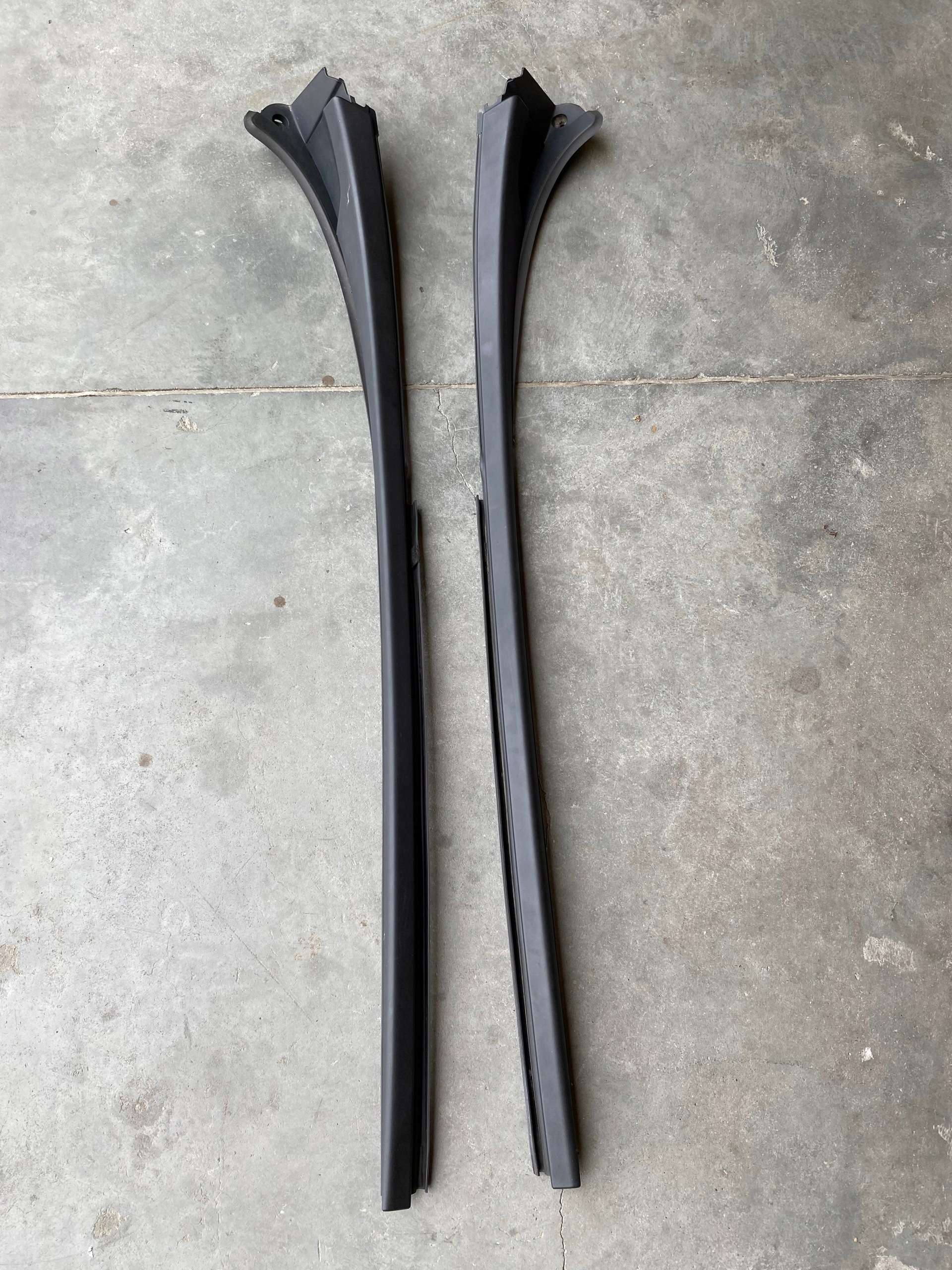 Junta parabrisas esquerda OEM 727618104R Renault Trafic image 3