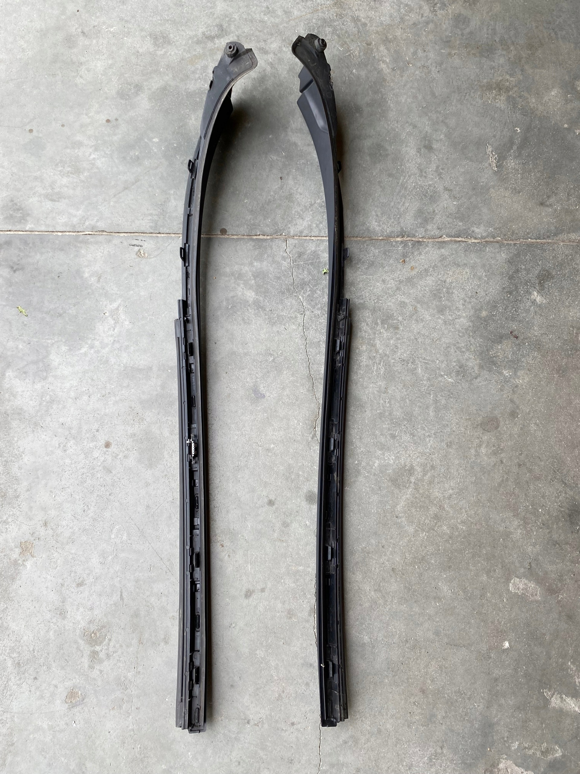 Junta parabrisas esquerda OEM 727618104R Renault Trafic image 4