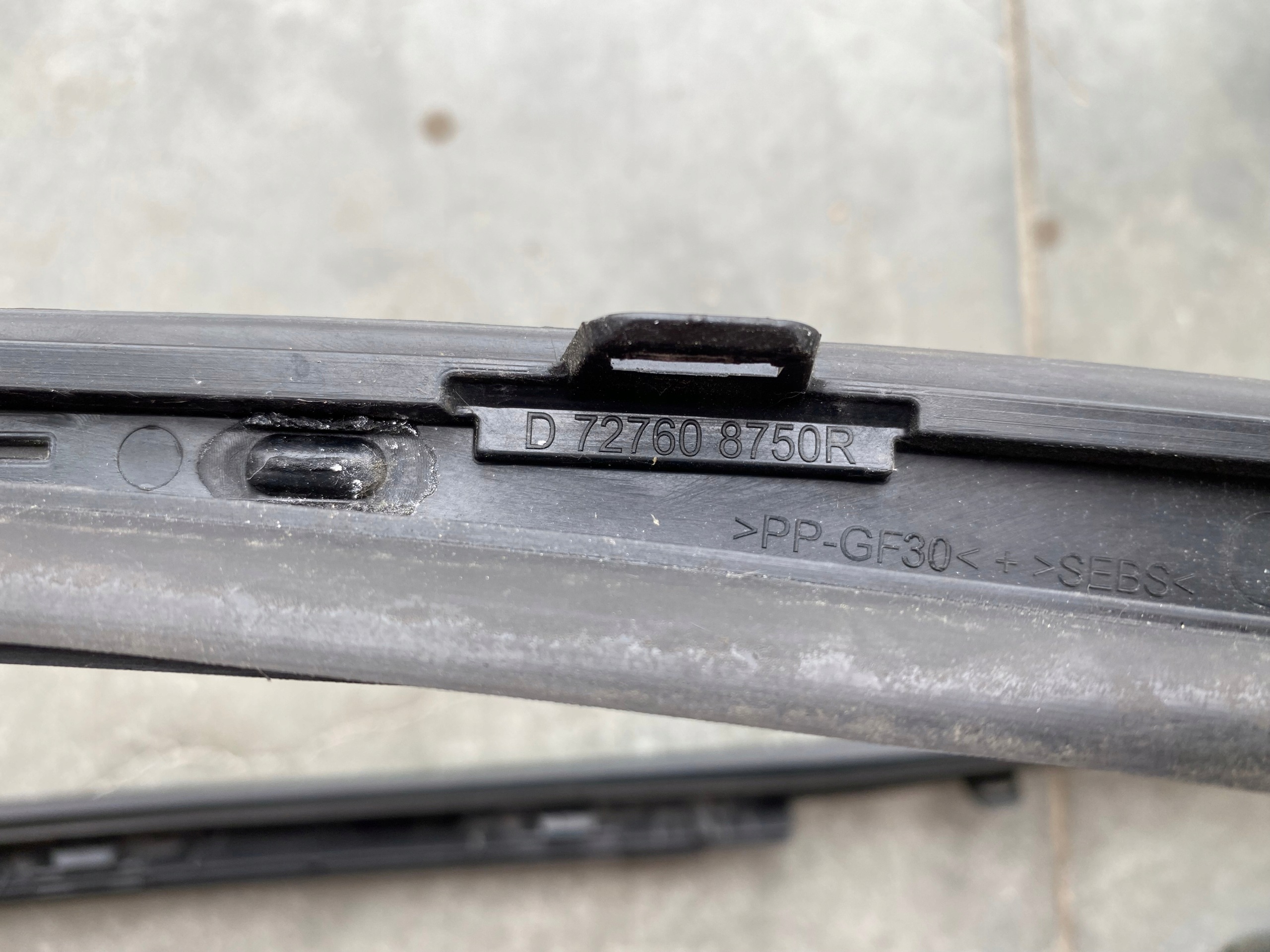 Junta parabrisas esquerda OEM 727618104R Renault Trafic image 5