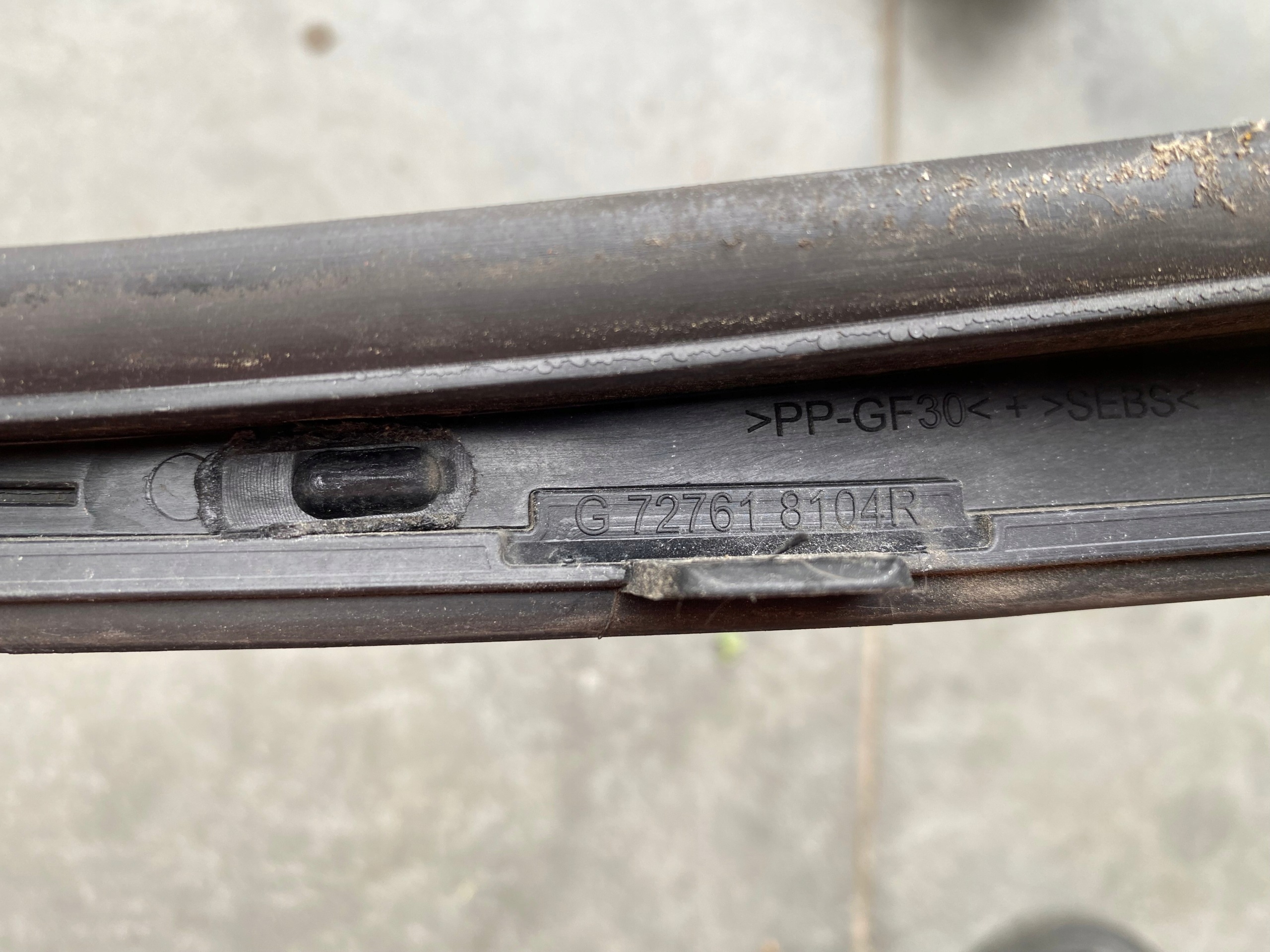 Junta parabrisas esquerda OEM 727618104R Renault Trafic image 6