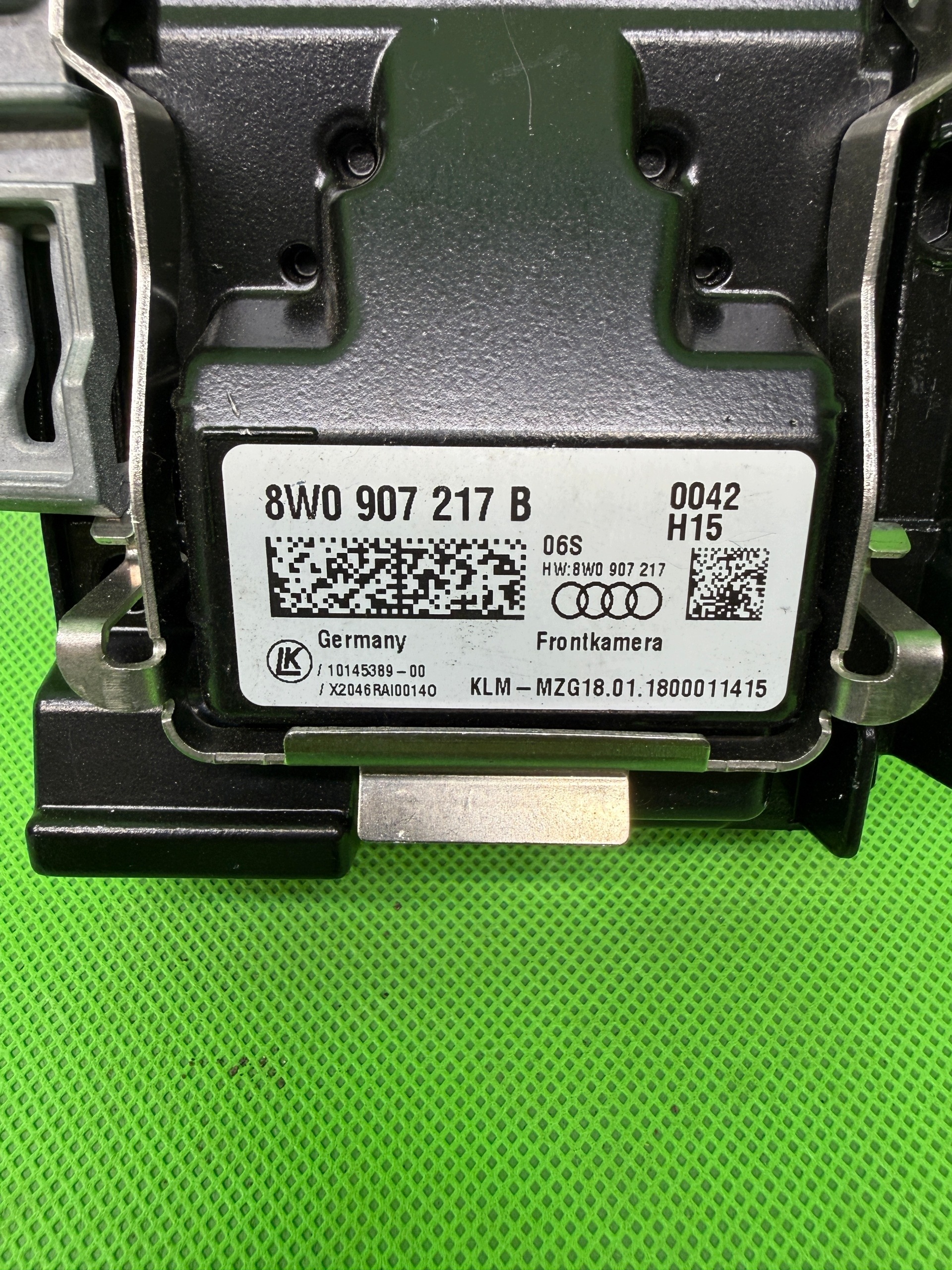 Audi A4 B9 Kamera OEM 8W0907217B - Kaista-avustin