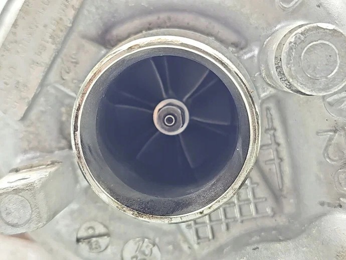 Volkswagen OE 03L253010F Turbokompressor - Begagnad image 7