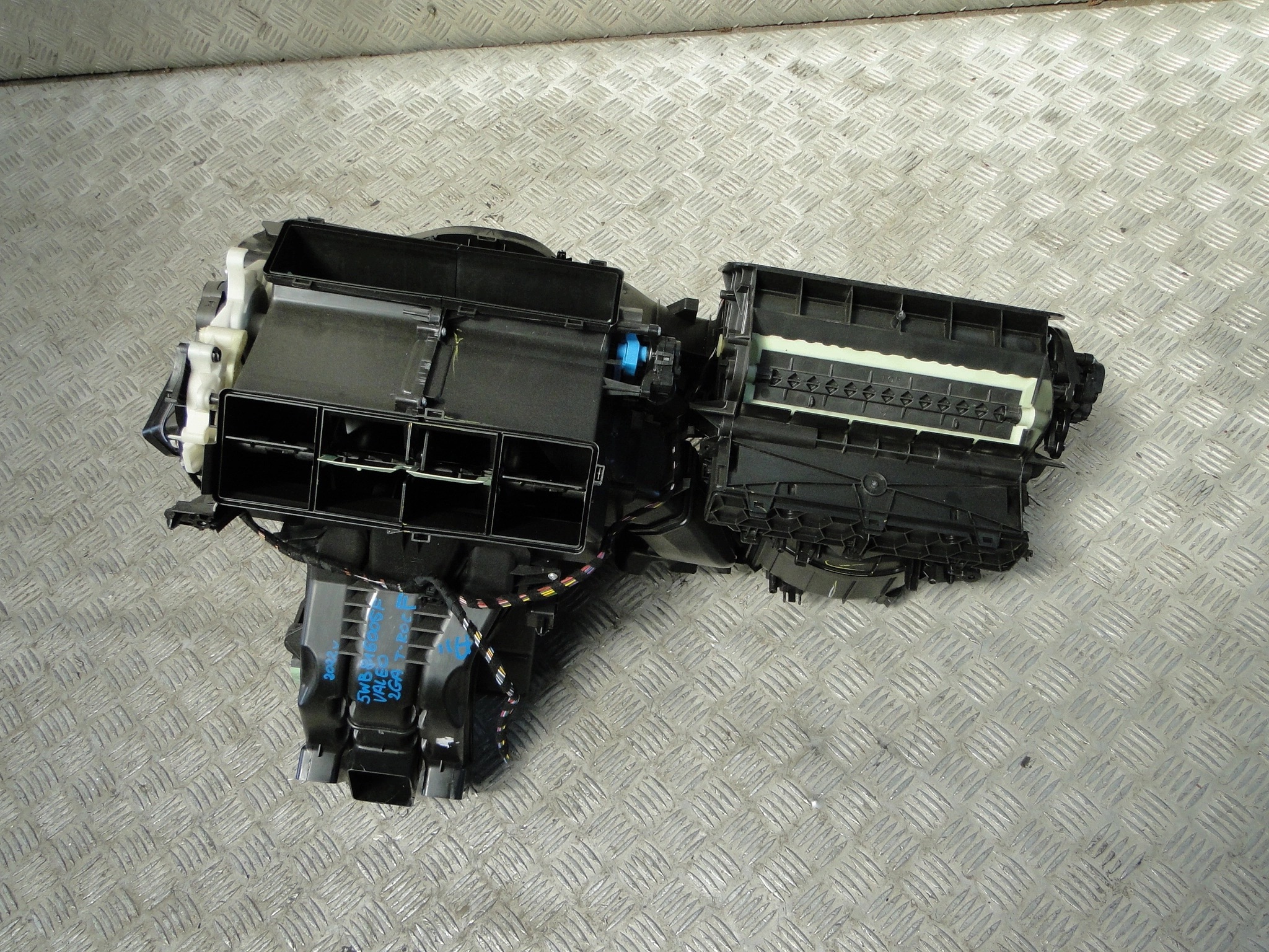 Núcleo de aquecimento OEM 5WB816005F para Audi VW - Usado