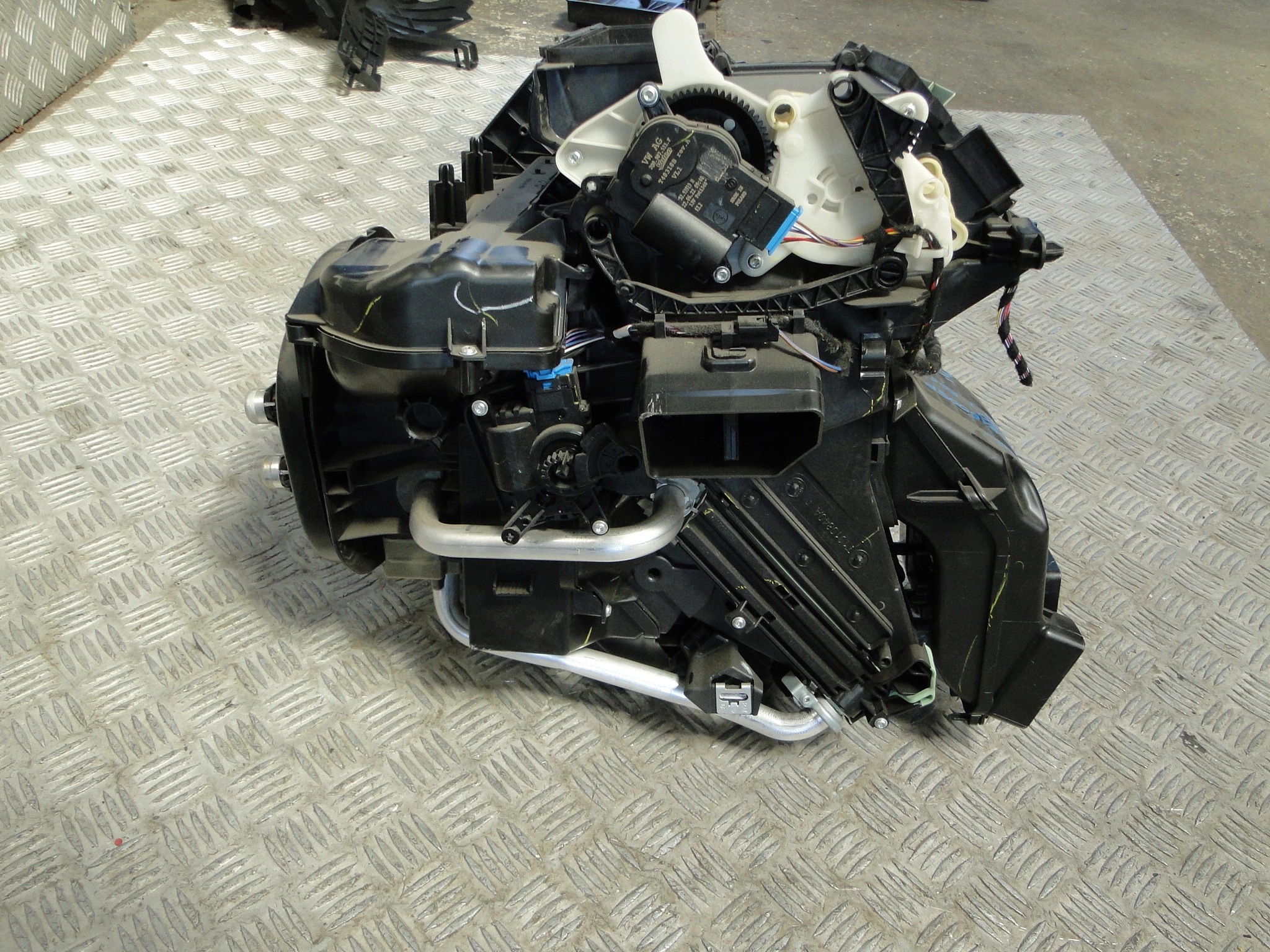 OEM 5WB816005F värmekärna för Audi VW - Begagnad image 3