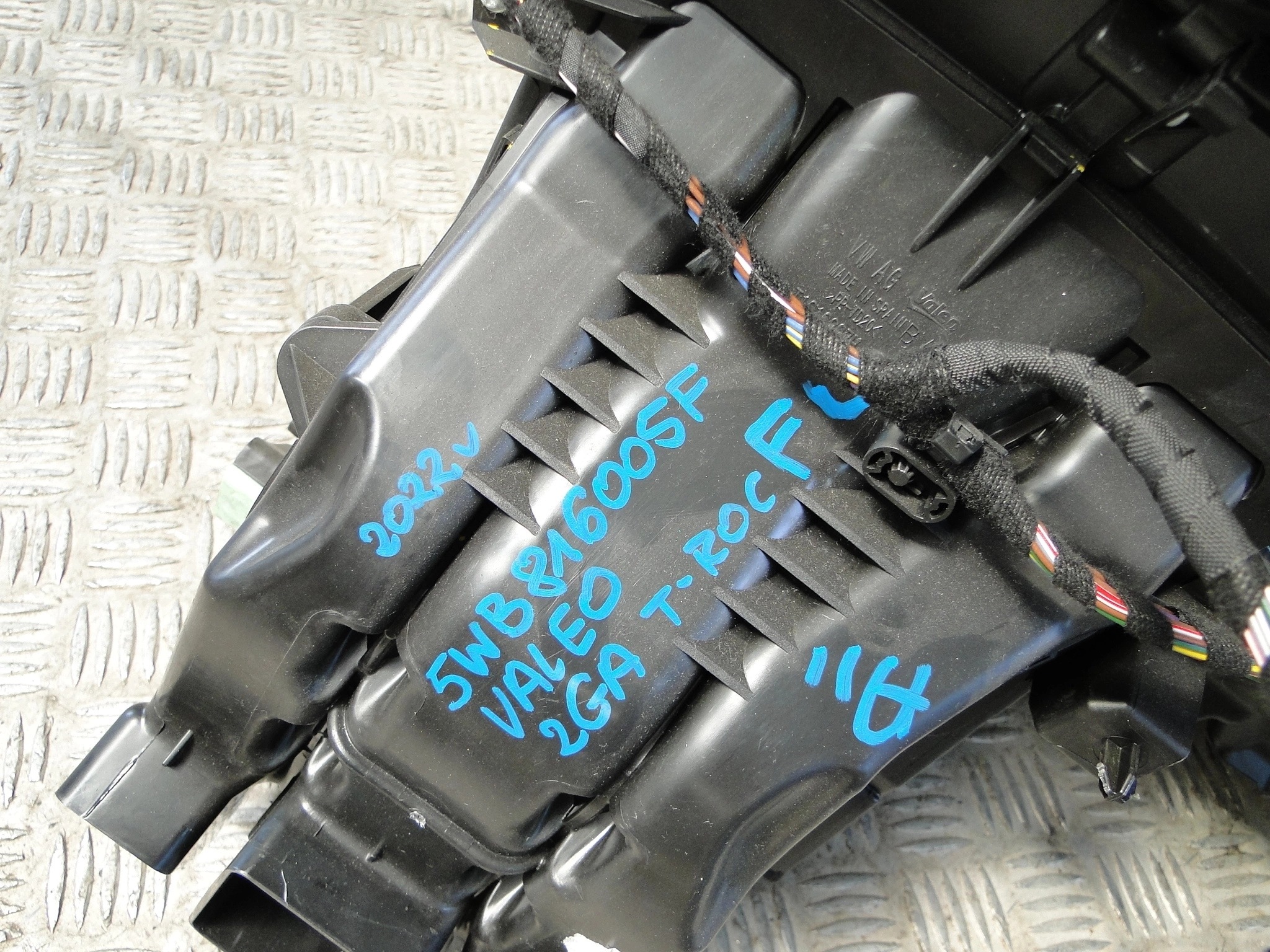 OEM 5WB816005F värmekärna för Audi VW - Begagnad image 6