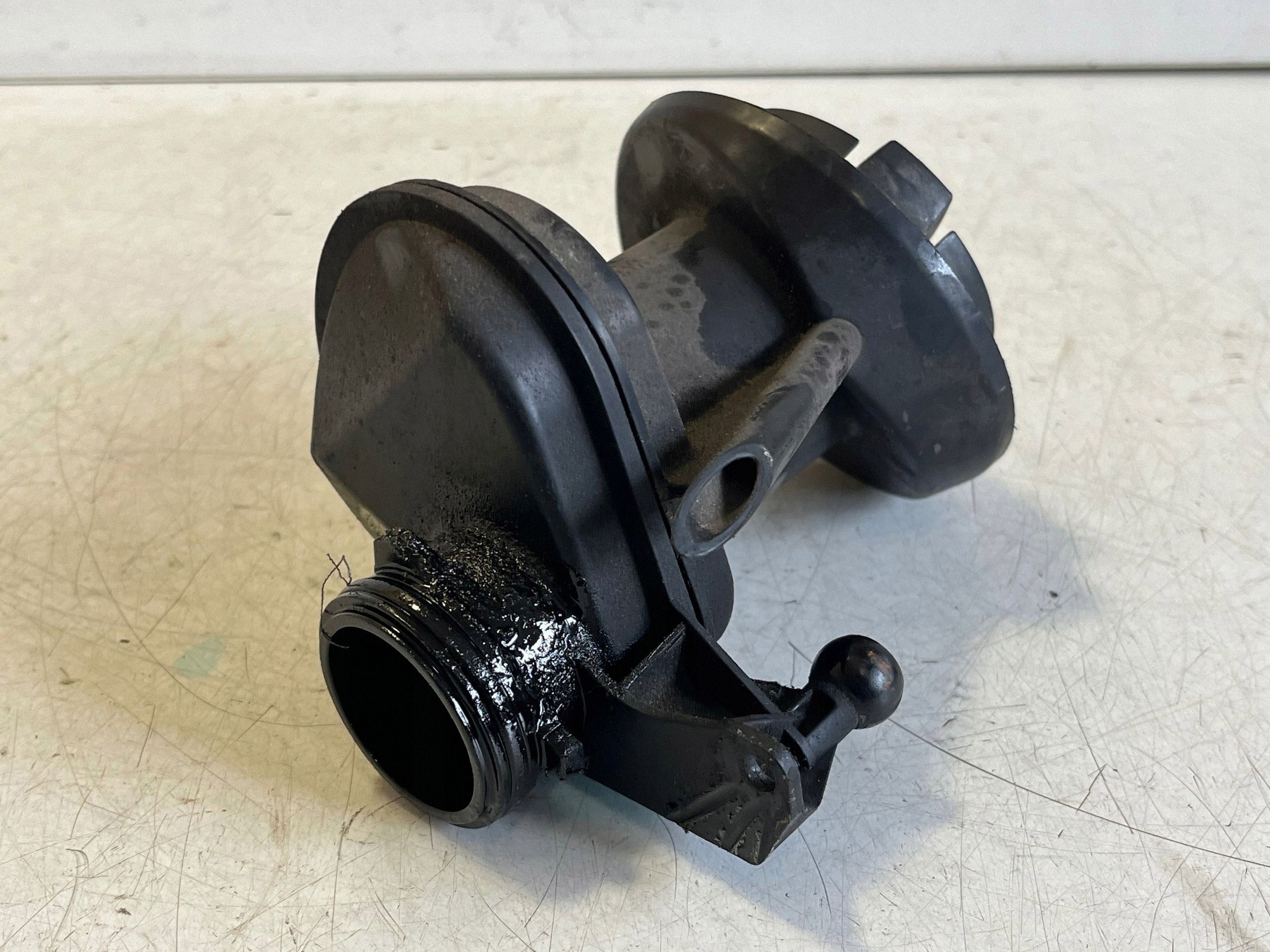 BMW X3 Öljytäyttöputki OEM 7810587 - Käytetty osa