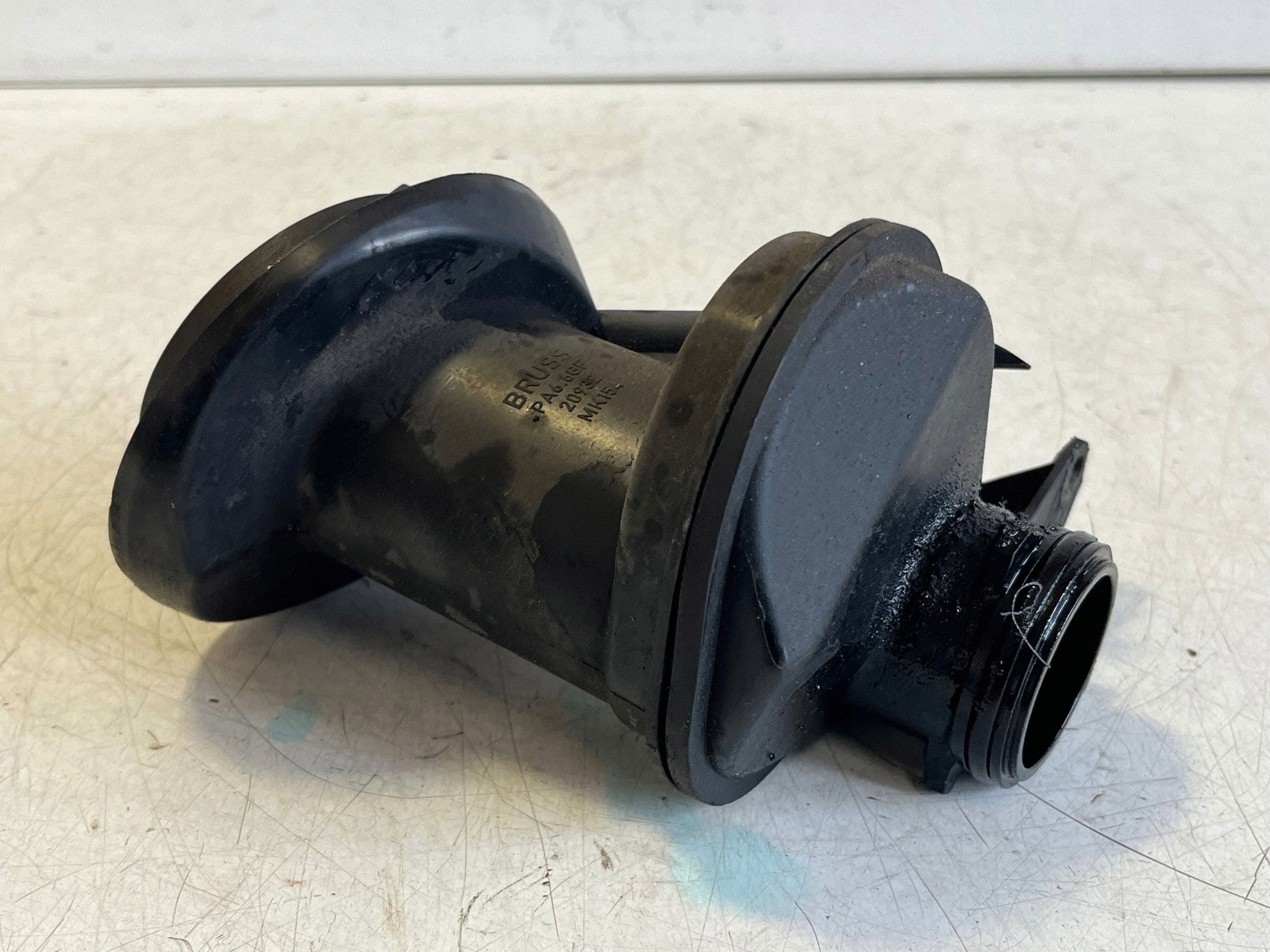BMW X3 Öleinfüllrohr OEM 7810587 - Gebrauchtteil image 3