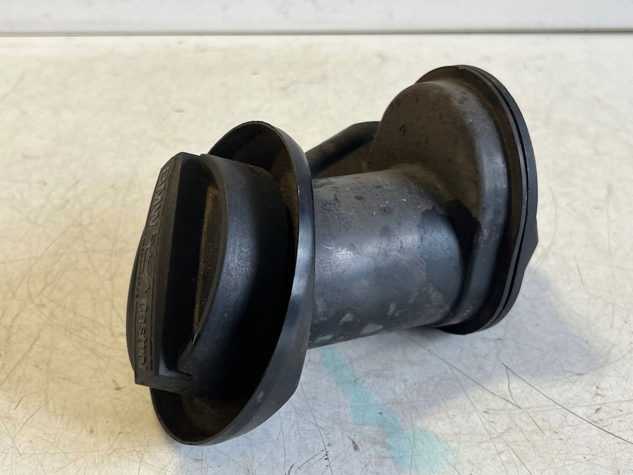 BMW X3 Öleinfüllrohr OEM 7810587 - Gebrauchtteil image 4