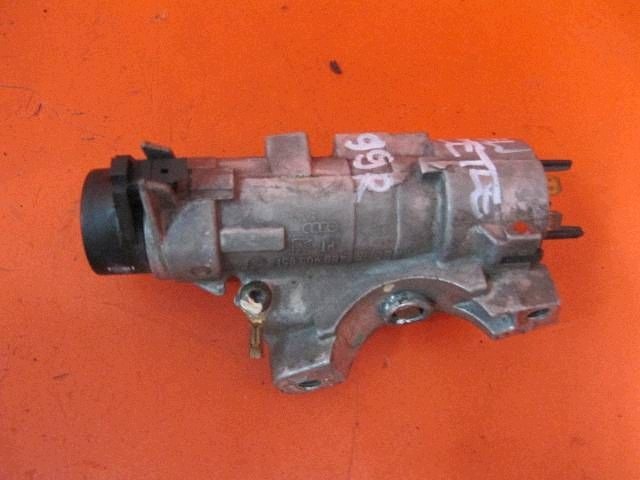 Audi A4 Stacyjka OEM 4B0905851 - Käytetty Osa