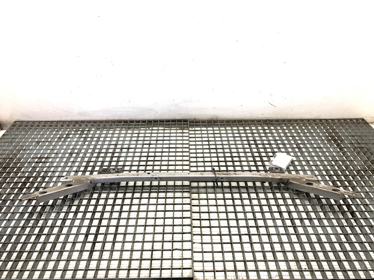 OEM 32244775 Etupuskurin Vahvistuspalkki