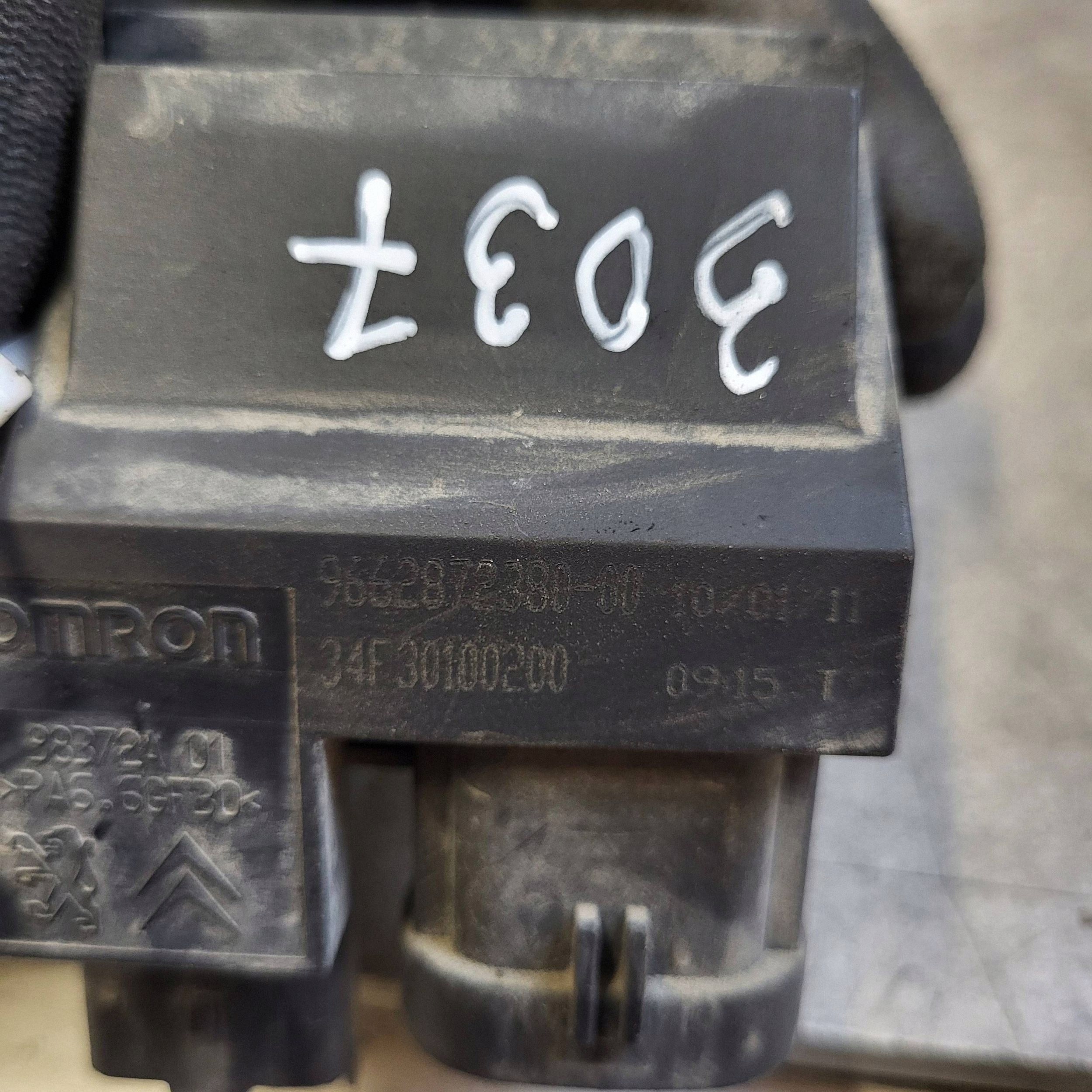 Heizungsgebläserelais OEM 9662872380 für Peugeot 508 SW image 5