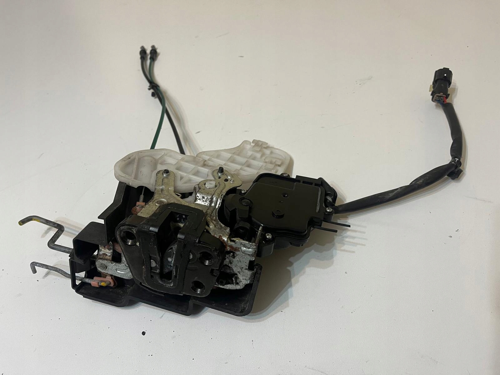 KIA CARNIVAL 2 II (06-14R) Cerradura puerta izquierda delantera Europa 4PIN image 4