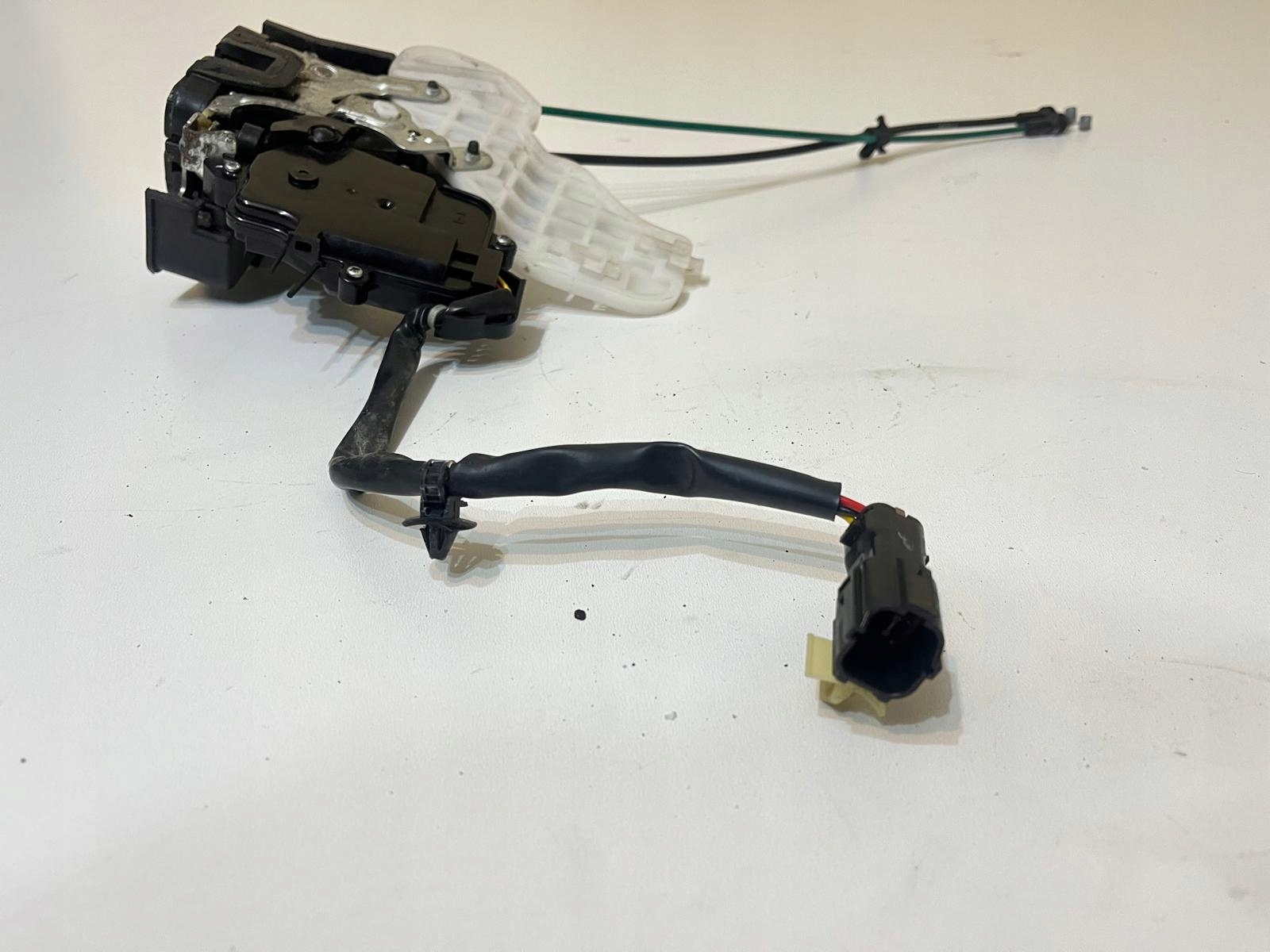 KIA CARNIVAL 2 II (06-14R) Cerradura puerta izquierda delantera Europa 4PIN image 5