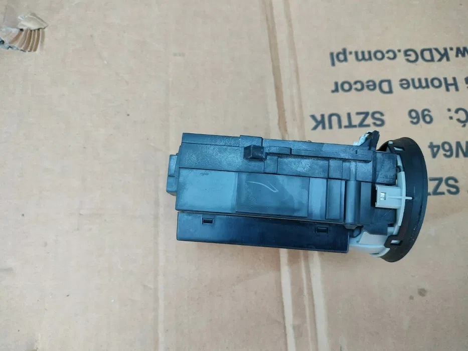 Macaco Volkswagen Passat CC usado OEM 3C0905843R image 4