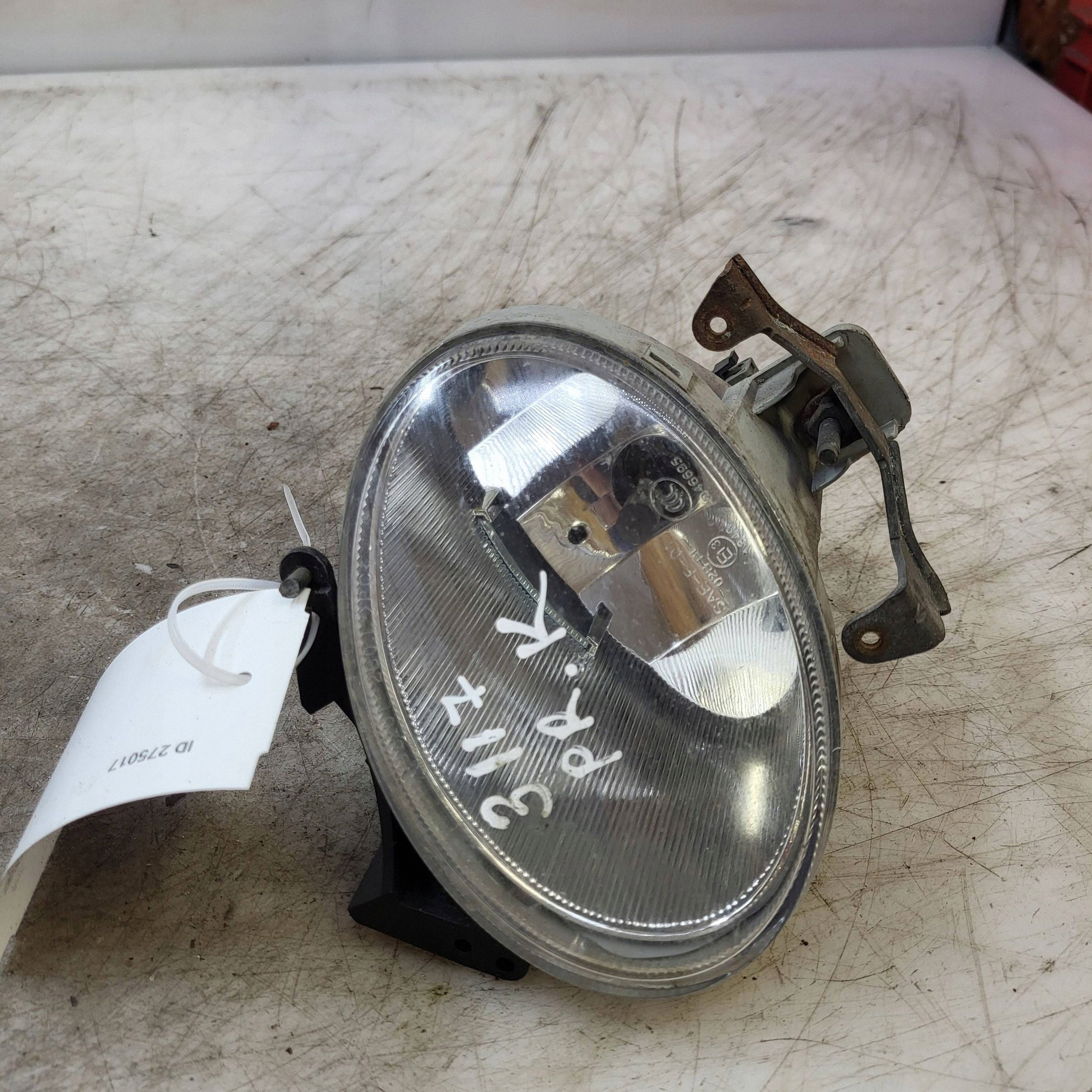 Faro derecho Hyundai OEM A046695 - Usado image 2