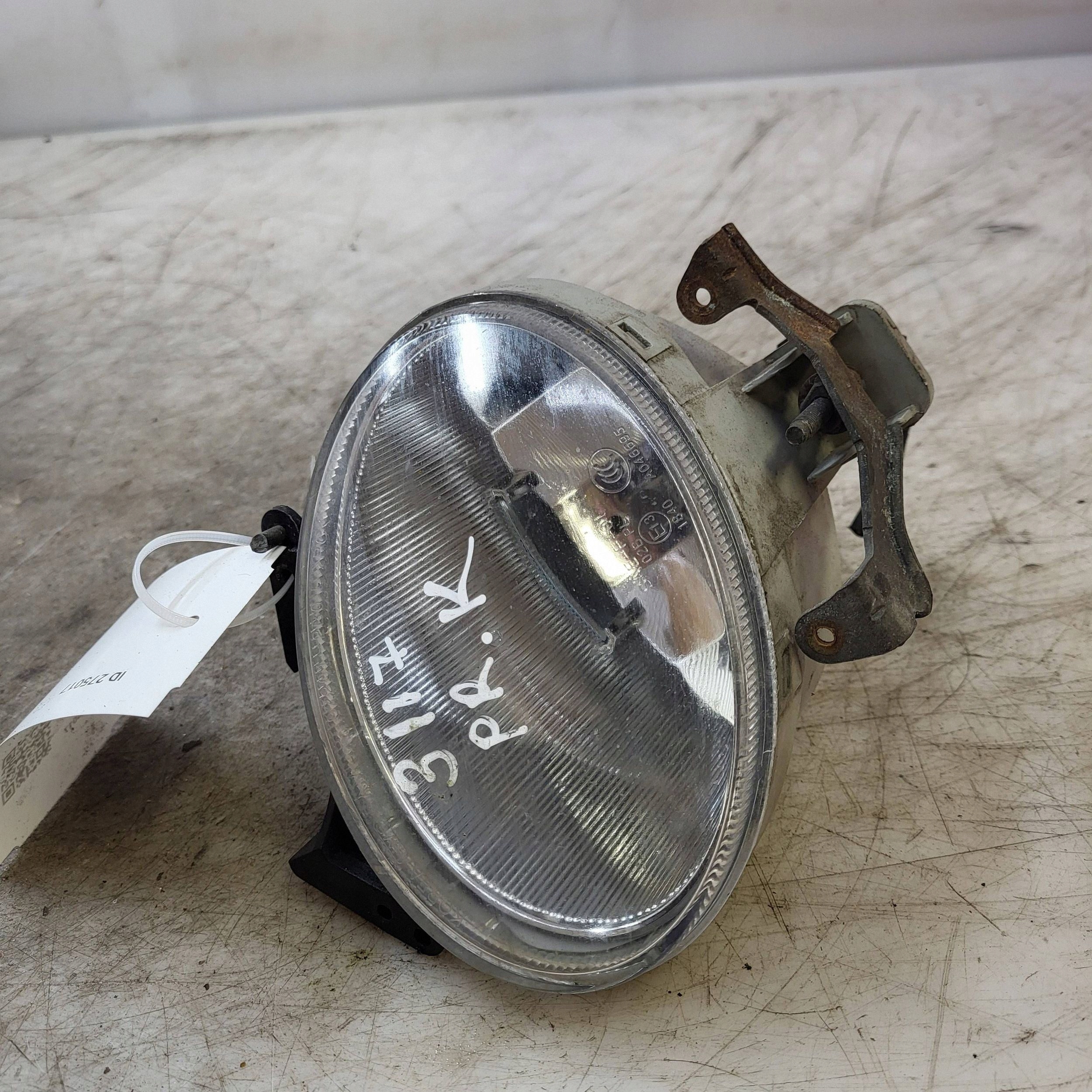 Hyundai OEM A046695 Oikea Ajovalo - Käytetty