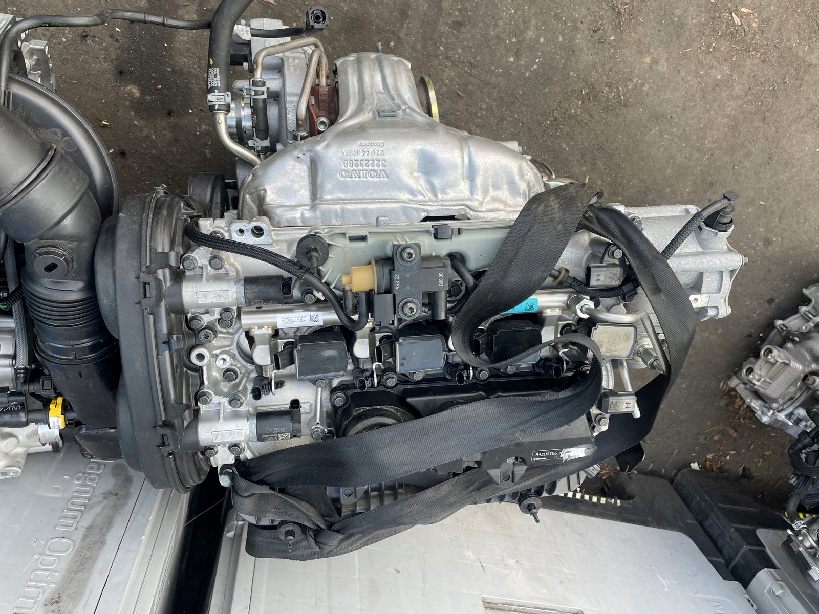 VOLVO XC60 II XC90 II 2.0 T8 Moottori B4204T56 image 8