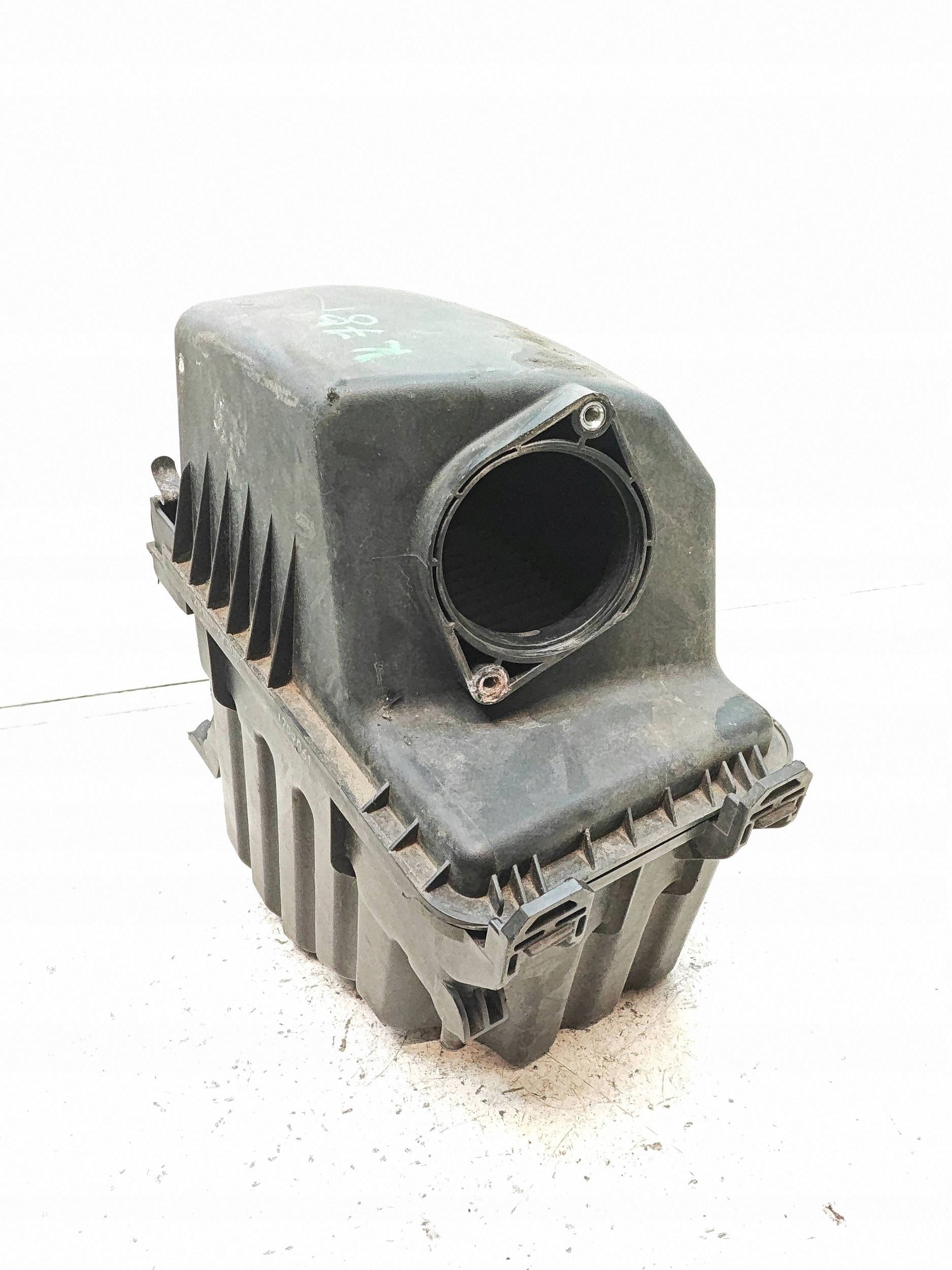 Hyundai IX35 Luftfilterhus OEM 28110-2Y300 image 2