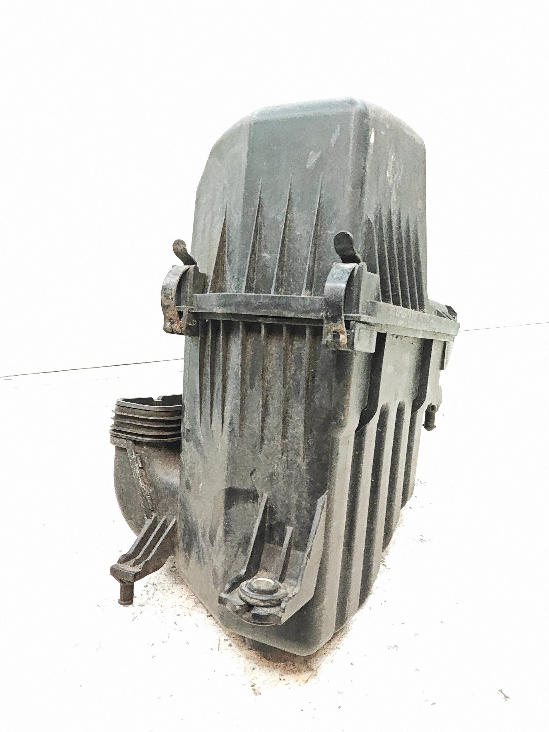 Hyundai IX35 Luftfilterhus OEM 28110-2Y300 image 3