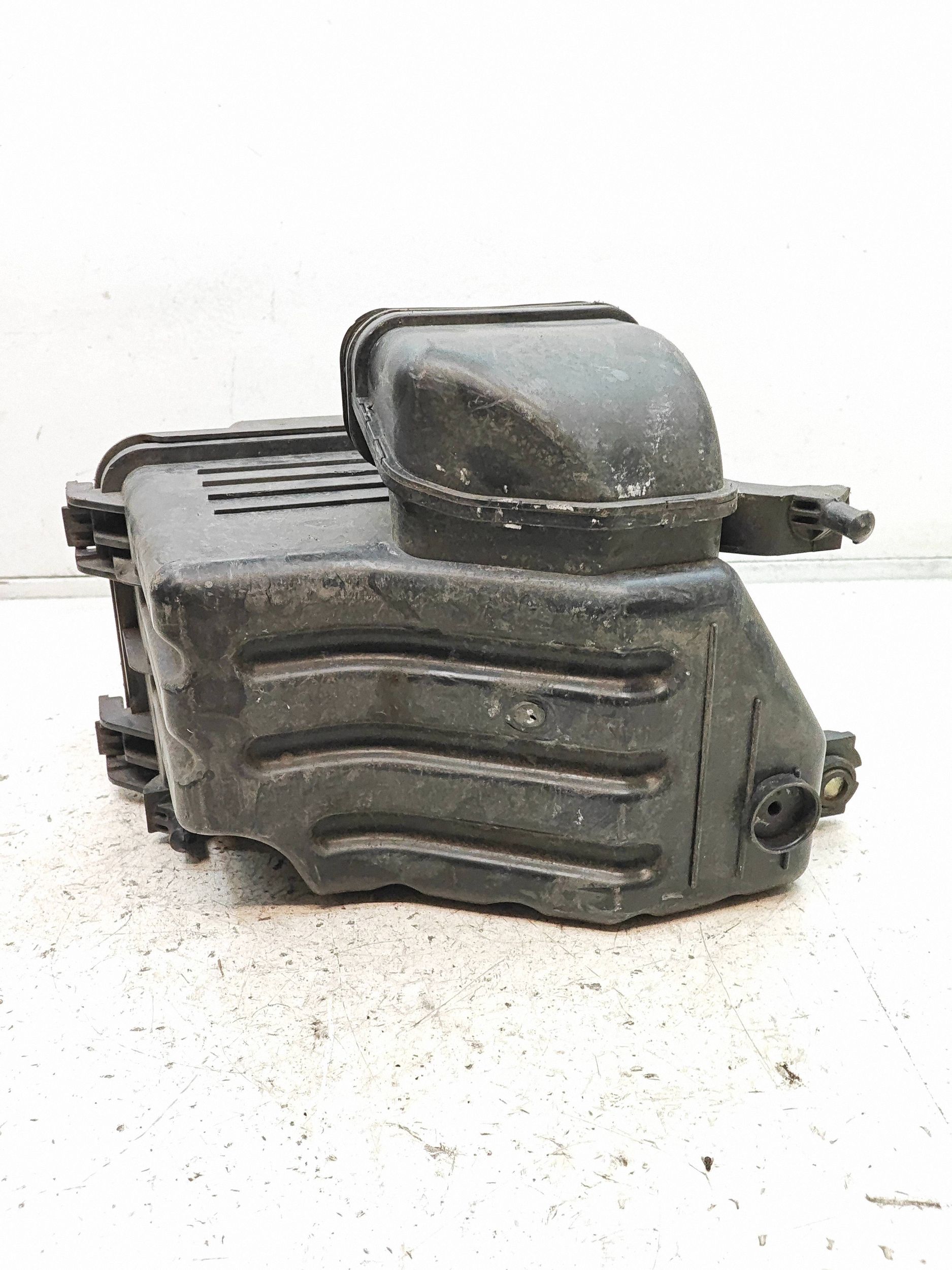 Hyundai IX35 Luftfilterhus OEM 28110-2Y300 image 4