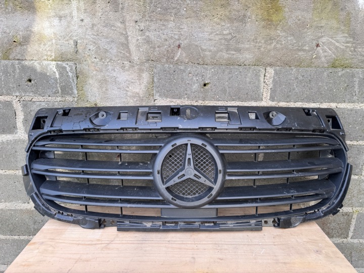 MERCEDES CITAN II 2 W420 GRILLI ETUSÄLEIKKÖ ORG EU A4205030000