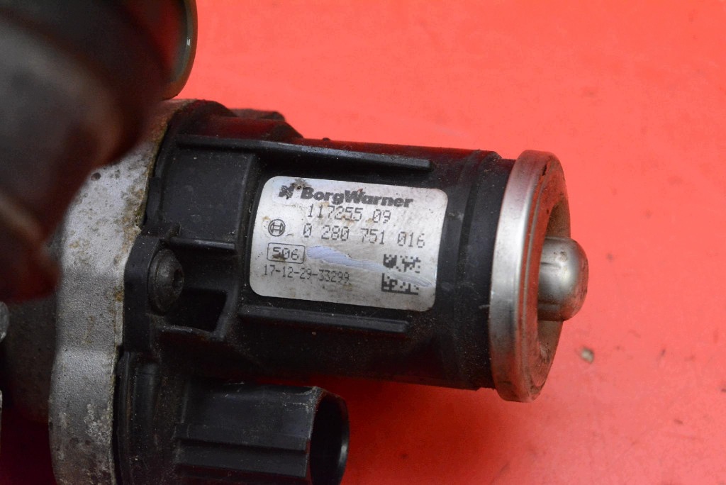 Refroidisseur EGR d'occasion OEM 03L131512DQ VW Passat image 7